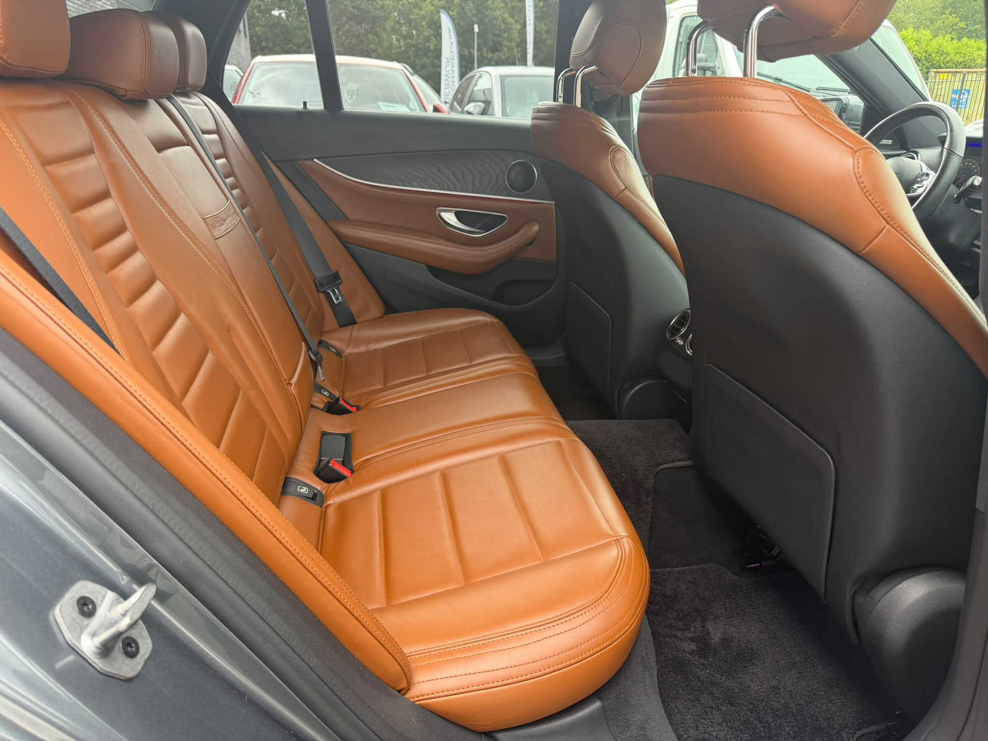 Mercedes-Benz E-klasse Estate 200 Premium 3/6/12 MND GARANTIE  | AUTOMAAT | NIEUWE APK | LEDER | PDC | NAVI | CRUISE |