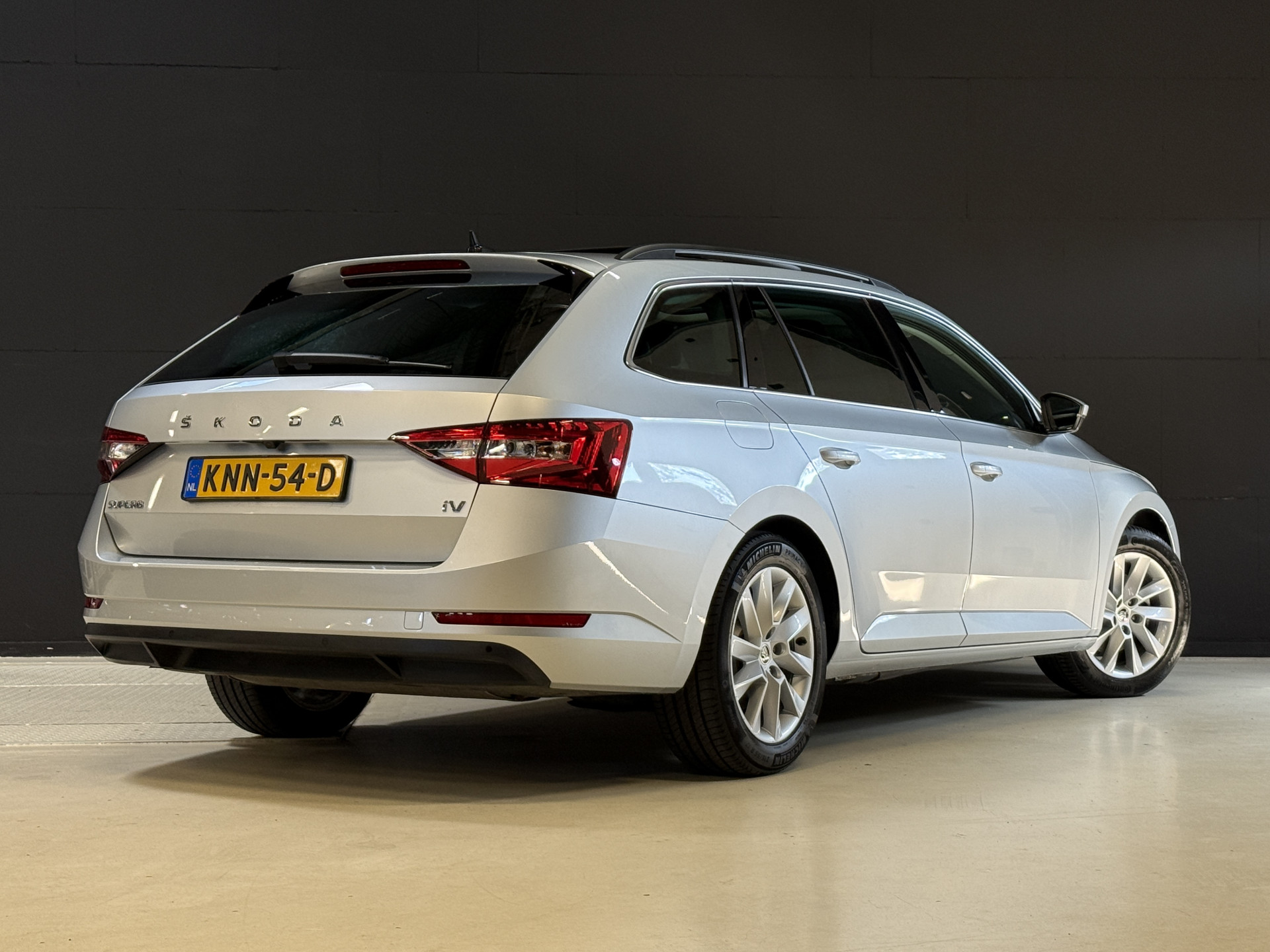 ŠKODA Superb Combi 1.4 TSI iV Business Edition Plus | Panoramadak | Crystal Light | Apple Carplay