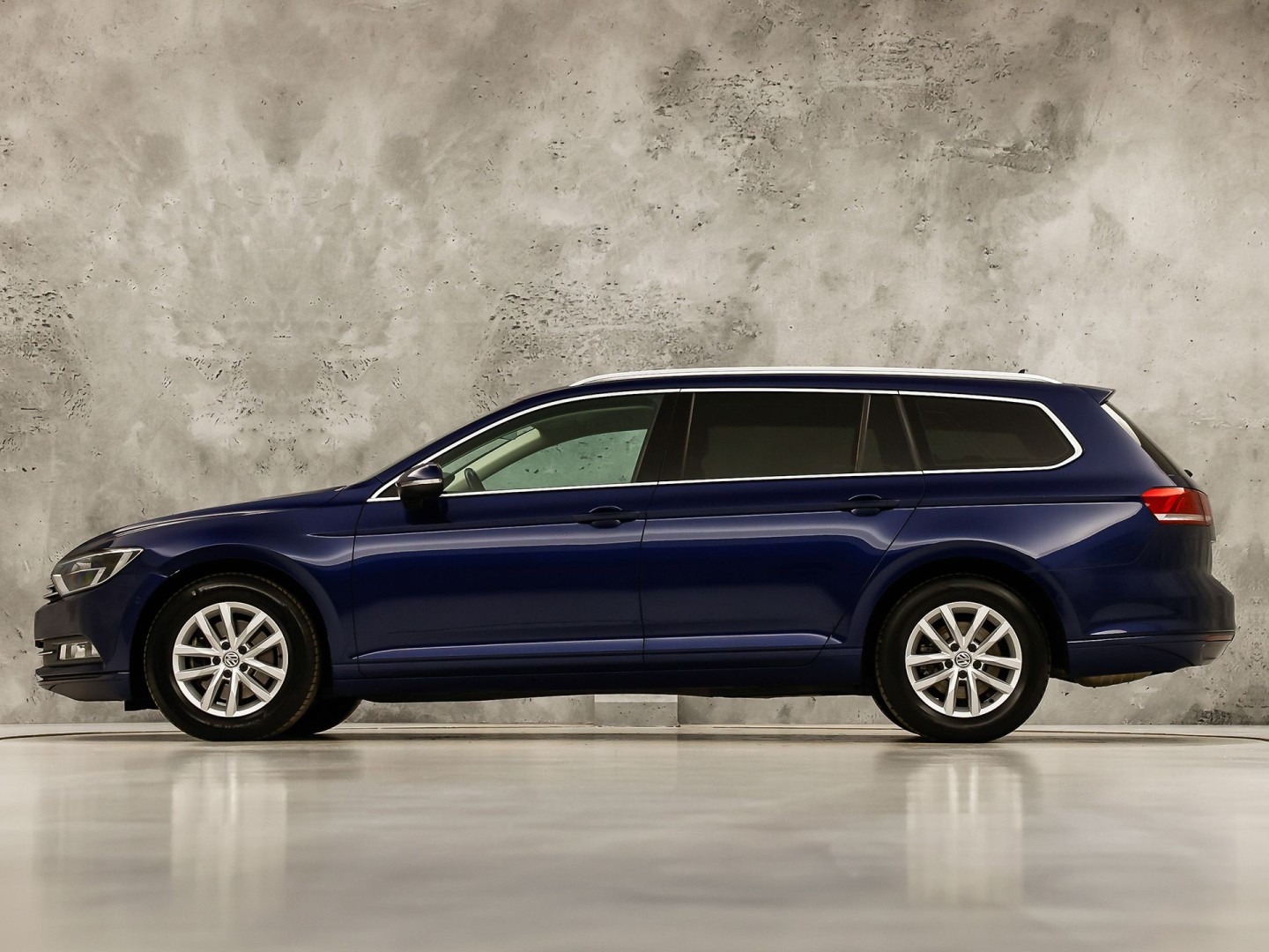 Volkswagen Passat Variant 1.4 TSI ACT Highline 150Pk Automaat (APPLE CARPLAY, GROOT NAVI, CLIMATE, CAMERA, SPORTSTOELEN, GETINT GLAS, KEYLESS START, ADAPTIVE CRUISE,