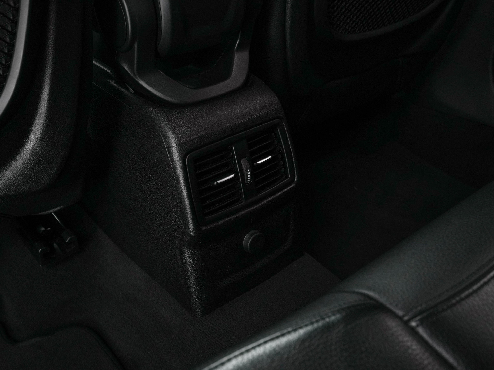 BMW X1 sDrive16d Centennial High Executive *LUXURY-LEATHER | NAVI-FULLMAP | HIFI-SOUND | FULL-LED | HEAD-UP | DAB | PRIVACY-GLASS | ECC | PDC | CRUISE | HEATED-COMFORTSEATS | TOWBAR | KEYLESS | 17"ALU*