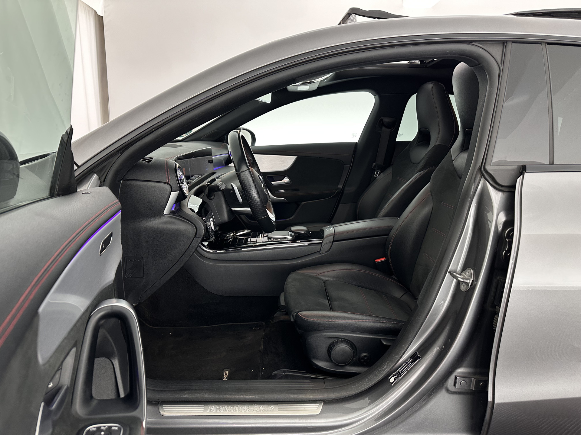 Mercedes-Benz CLA-klasse Shooting Brake 180 AMG-Line Business Solution (INCL-BTW) *PANO | LEATHER-MICROFIBRE | FULL-LED | AMBIENTLIGHT | BLINDSPOT | HEATED-SPORTSEATS | WIDESCREEN-DIGICOCKPIT | DAB+ | NAVI-FULLMAP | CAMERA | PRIVACYGLASS | 18''ALU*