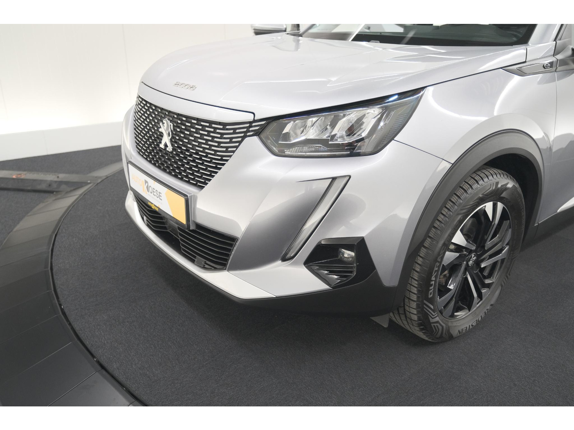 Peugeot e-2008 EV Allure 50 kWh | SOH=96.7 % | 3 Fase Laadfunctie | Camera | Navigatie | Parkeersensoren | Apple Carplay