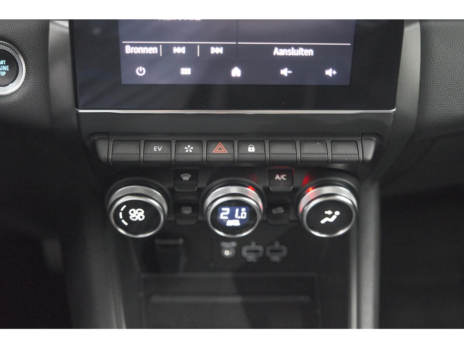 Renault Captur 1.6 E-Tech Plug-in Hybrid 160 Intens | Trekhaak | Camera | Adaptieve Cruise Control | Dodehoekdetectie