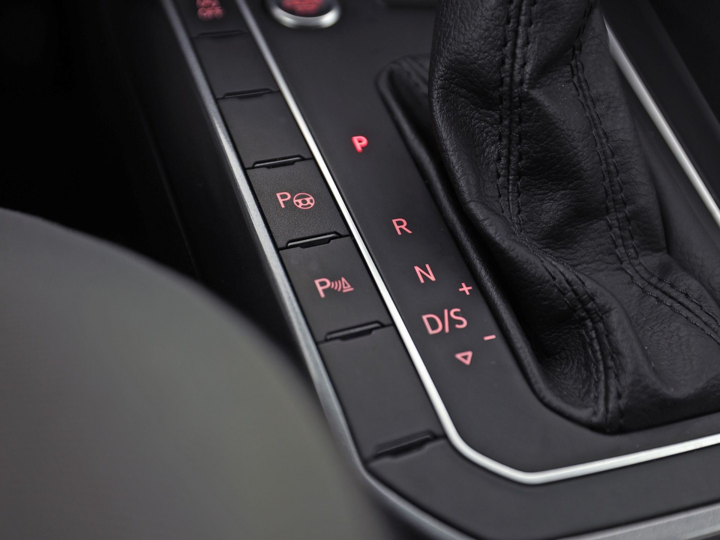 Volkswagen Polo 1.0 TSI Sportline Automaat (VIRTUAL COCKPIT, APPLE CARPLAY, GROOT NAVI, CLIMATE, CAMERA, STOELVERWARMING, SPORTSTOELEN, GETINT GLAS, KEYLESS START, ADAPTIVE CRUISE, NIEUWSTAAT)