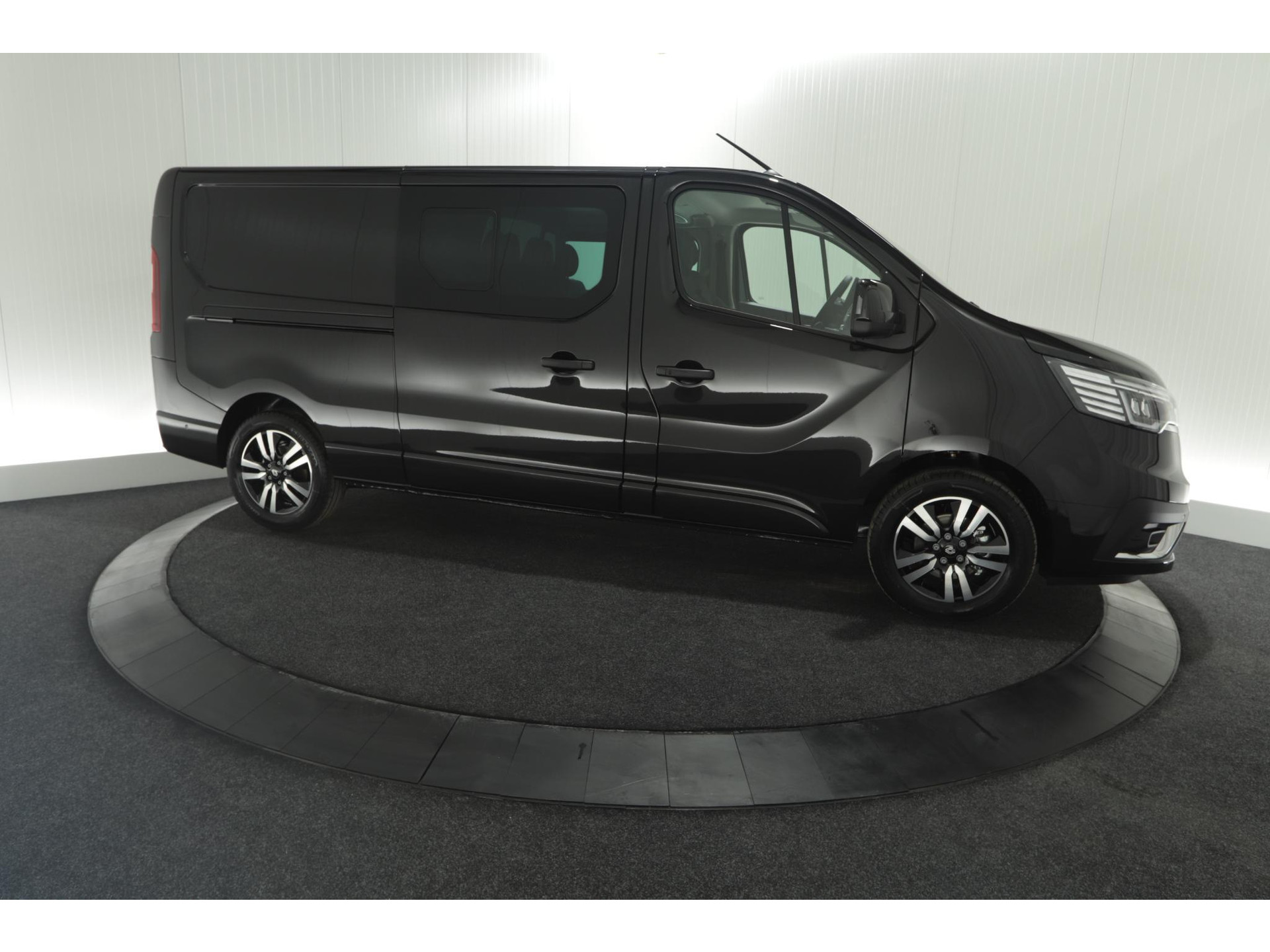 Renault Trafic 2.0 Blue dCi EDC 170 T29 L2H1 Extra DC | 6 Zitlplaatsen | Camera | Navigatie | Climate Control | Dubbele Cabine