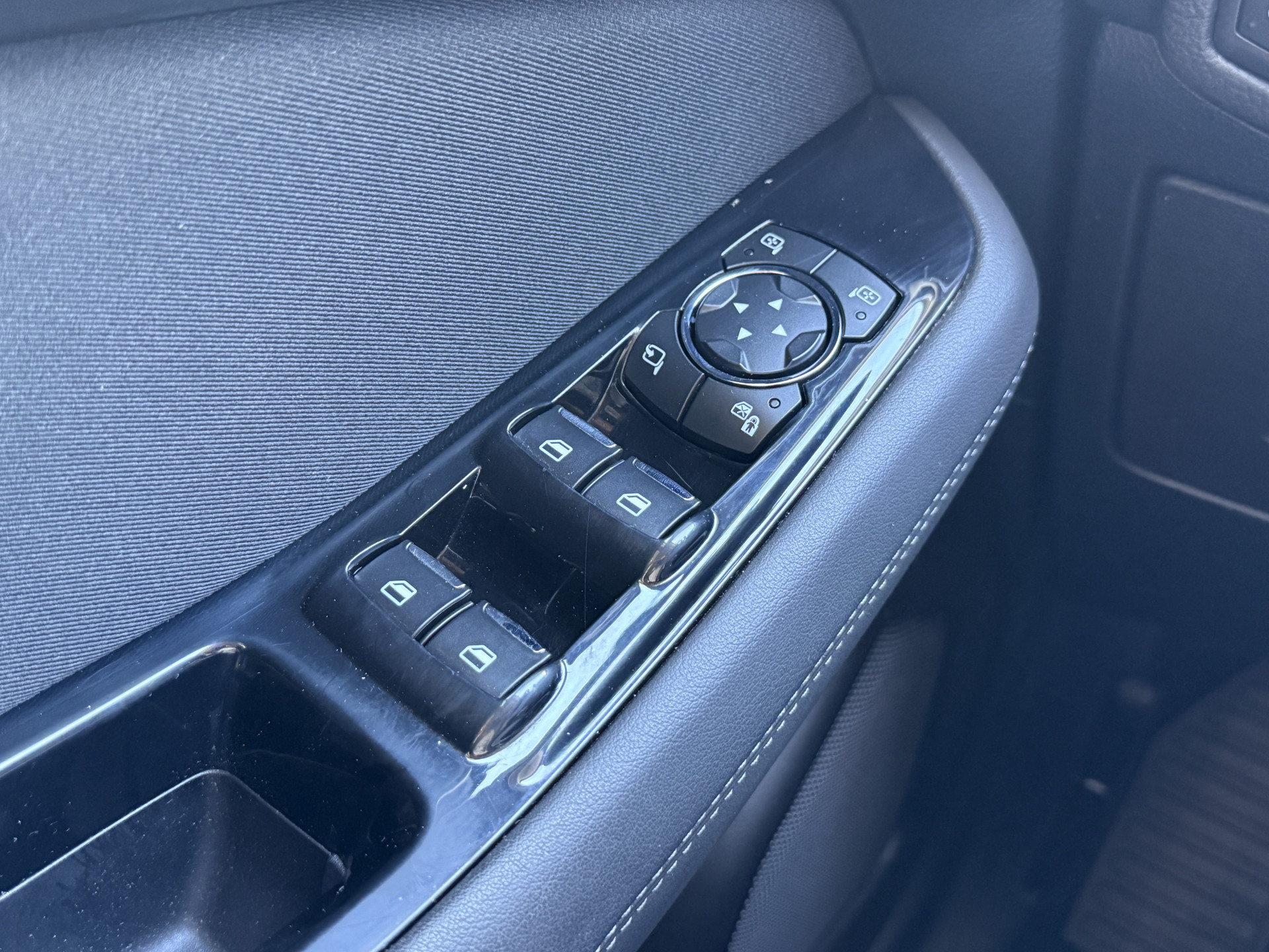 Ford S-Max 1.5 Titanium 7p. | Stoel/stuur verwarming | Trekhaak | Apple Carplay
