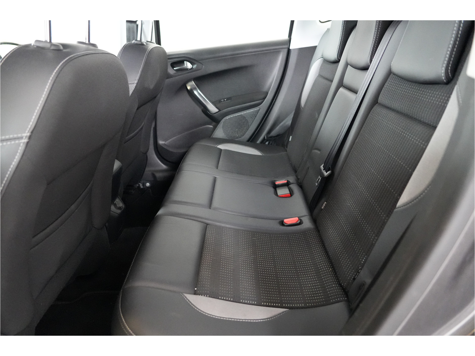 Peugeot 2008 1.2 PureTech Allure | Trekhaak | Cruise | Navi | Climate |
