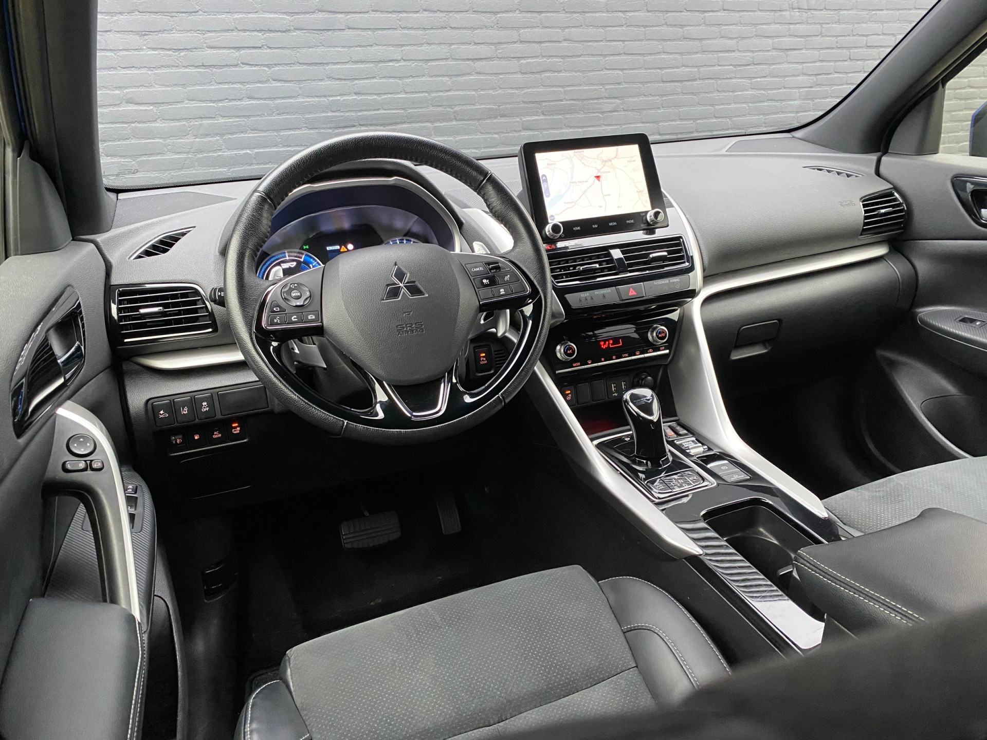 Mitsubishi Eclipse Cross 2.4 PHEV Instyle 4WD 188 pk AUT. | 1e eigenaar | navigatie | stoel-stuurverwarming | leder/alcantara interieur