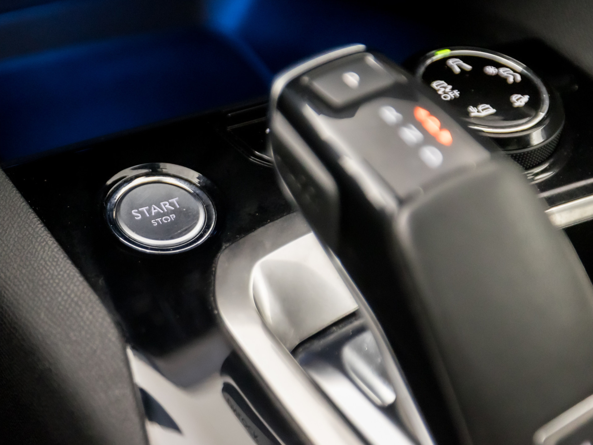 Peugeot 5008 1.6 e-THP GT-Line 165Pk Automaat (PANORAMADAK, NAPPA LEDER, MEMORY SEATS, STOELVERWARMING, 360 CAMERA, DRIVE MODE, KEYLESS, ADAPTIVE CRUISE, ELEK ACHTERKLEP, NIEUWSTAAT)
