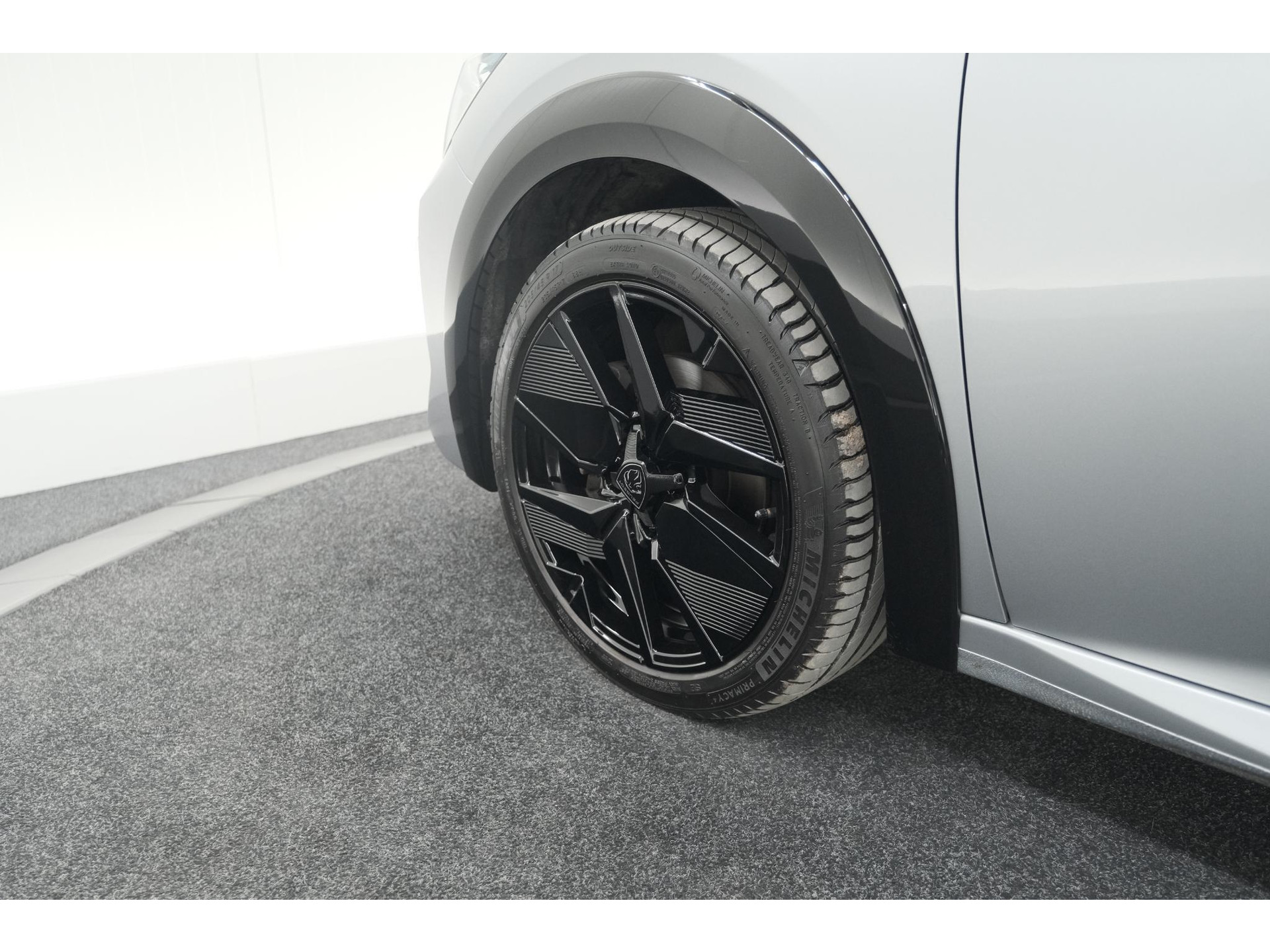 Peugeot 208 PureTech 100 GT Dark Edition | Camera | Navigatie | Apple Carplay | Parkeersensoren