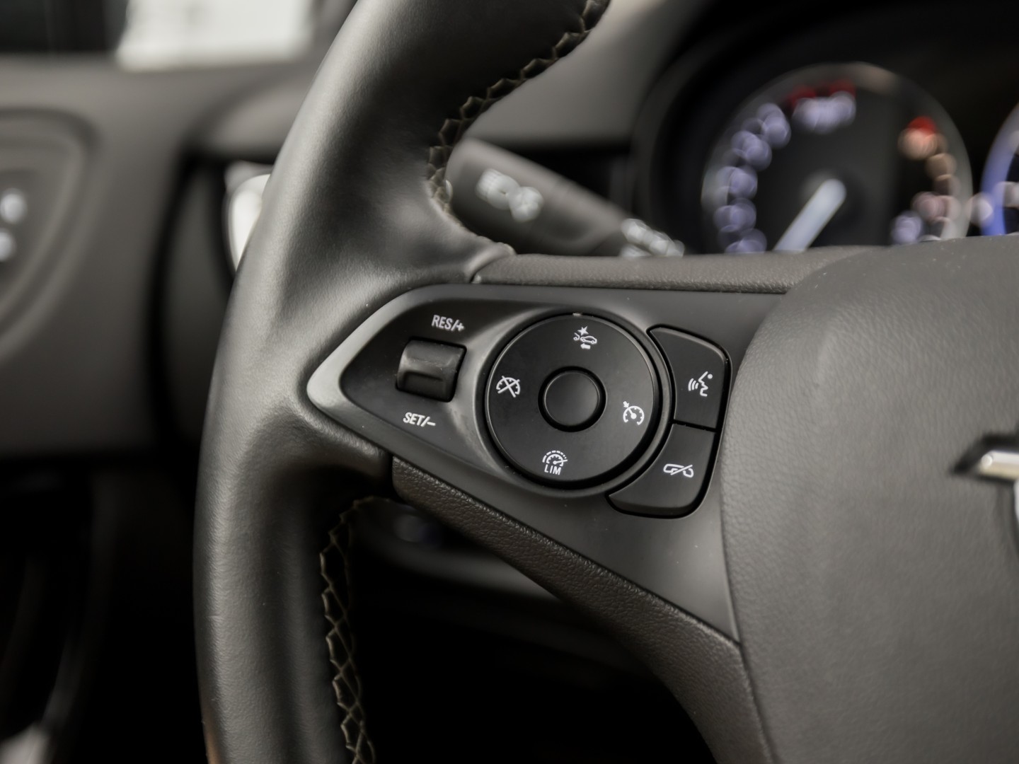 Opel Astra Sports Tourer 1.2 Innovation Sport (APPLE CARPLAY, DIGITALE COCKPIT, GROOT NAVI, CLIMATE, CAMERA, TREKHAAK, SPORTSTOELEN, GETINT GLAS, KEYLESS, ADAPTIVE CRUISE, NIEUWSTAAT)