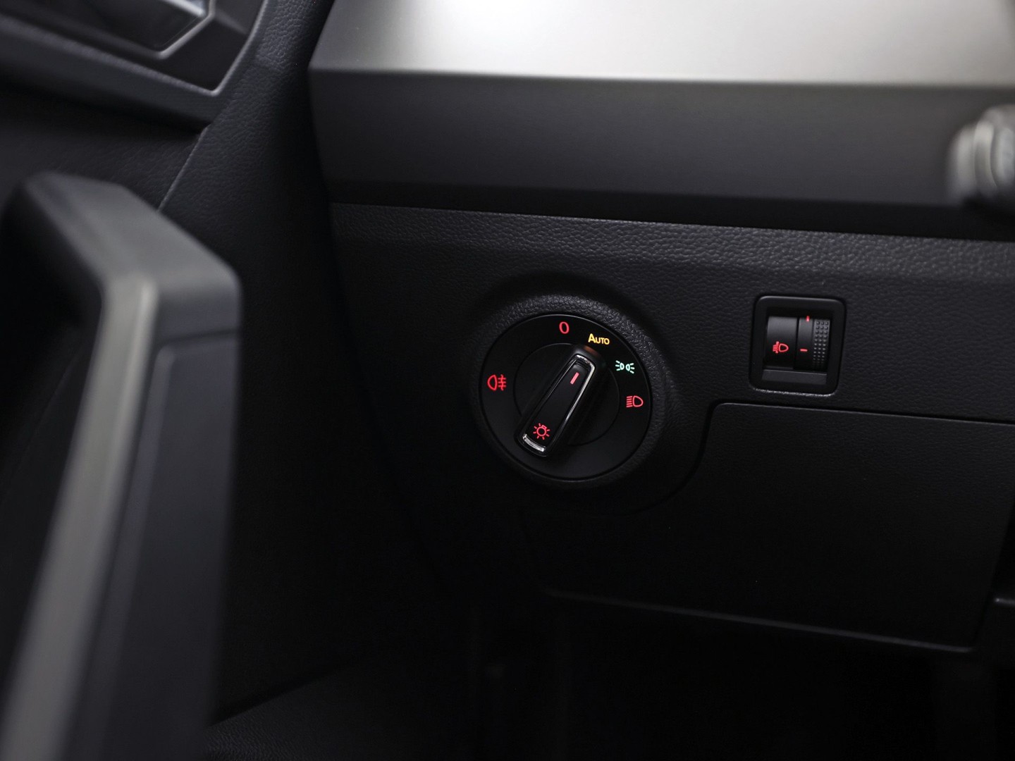 SEAT Ibiza 1.0 TSI Sport (GROOT NAVI, APPLE CARPLAY, GETINT GLAS, CAMERA, CRUISE, LM VELGEN, NIEUWE APK, NIEUWSTAAT)