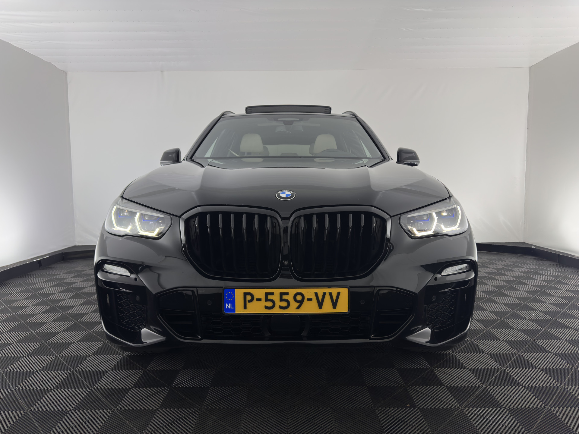 BMW X5 xDrive45e M-Sportpack High Executive (INCL-BTW) Aut. *PANO | LEATHER | HEAD-UP | LASER-LED | SOFT-CLOSE | ADAPTIVE-CRUISE | HIFI-SOUND | BLIND-SPOT | MEMORY-PACK | TOP-VIEW | DIGI-COCKPIT | NAVI-FULLMAP | PRIVACY-GLASS | ...