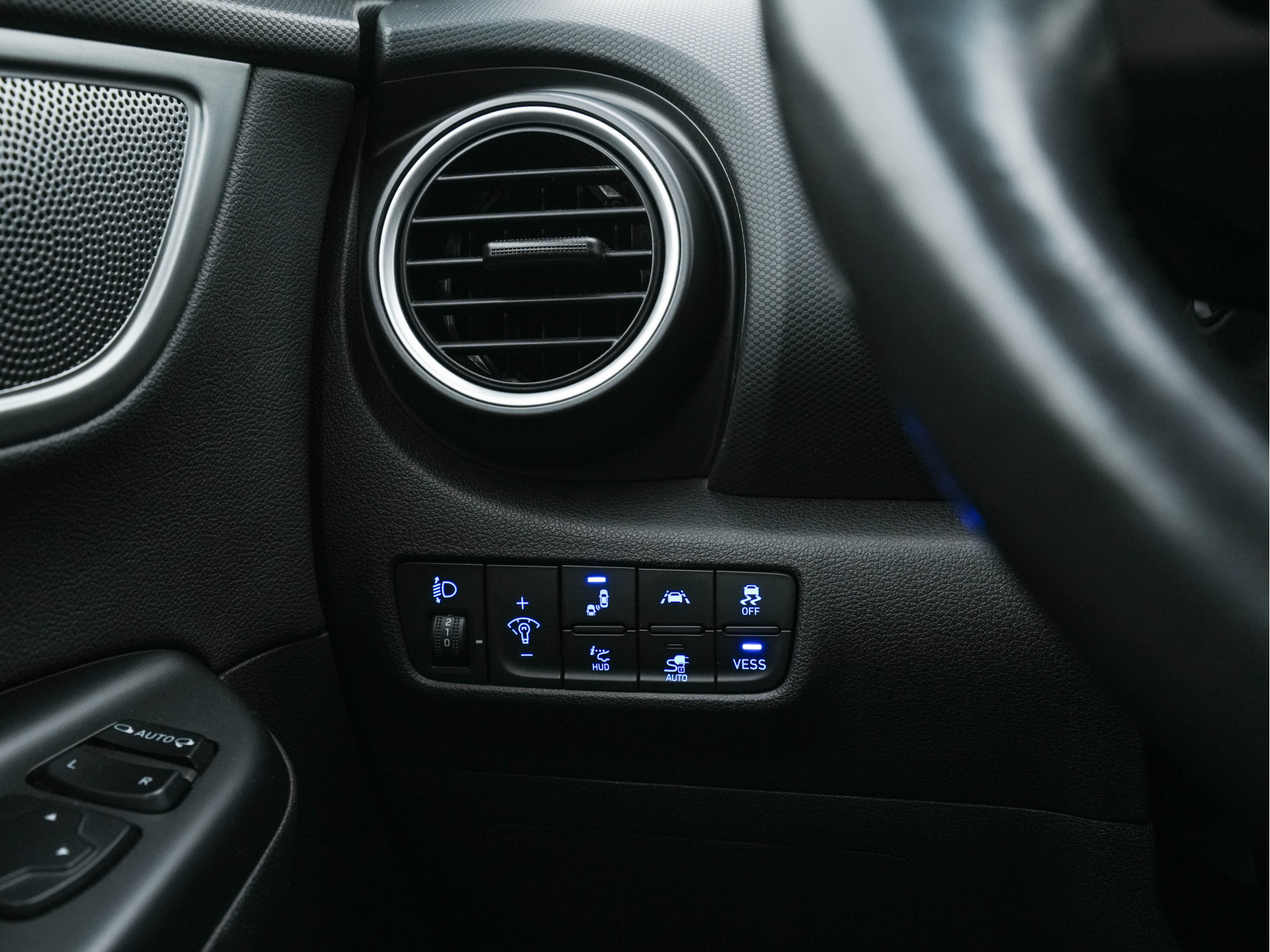 Hyundai Kona EV Premium 64 kWh ( Fase-3 ) { SOH-96%) (INCL-BTW) *AUT | HEAT-PUMP | NAVI-FULLMAP | KEYLESS | CAMERA | DAB | ECC | PDC | ADAPTIVE-CRUISE | CCS-FASTLOADER | LANE-ASSIST | HEATED-COMFORTSEATS | 17''ALU*