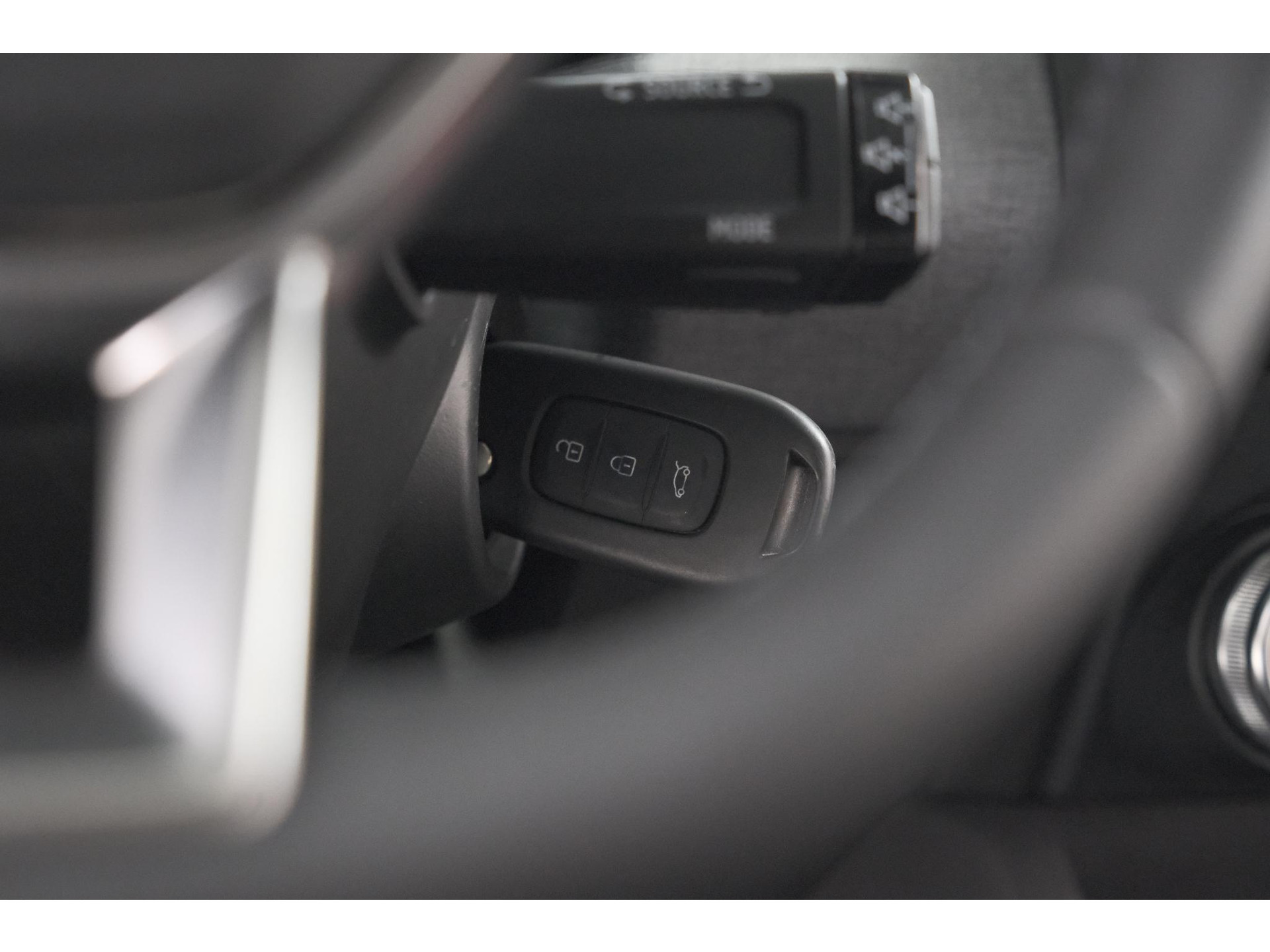 Renault Clio 1.6 E-Tech Full Hybrid 145 Evolution Holland Edition | Apple Carplay | Parkeersensoren | LED | Cruise Control