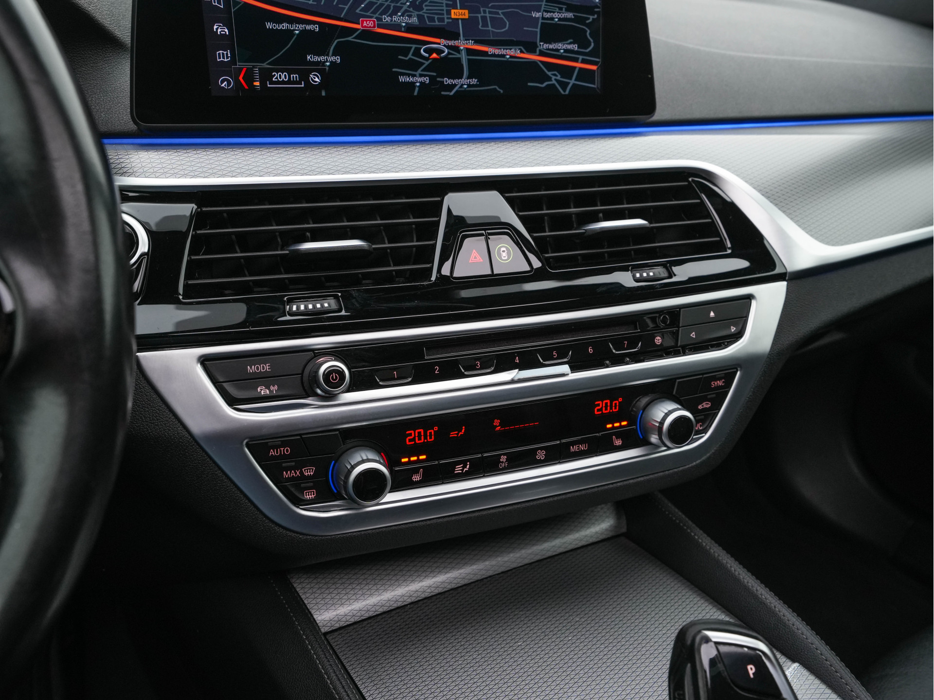 BMW 5-serie 520d xDrive M-Sport-Pack High Executive (INCL-BTW) Aut. *PANO | LUXURY-LEATHER | FULL-LED | HEAD-UP | DIGI-COCKPIT | NAVI-FULLMAP | TOP-VIEW | MEMORY-PACK | ECC | AMBIENT-LIGHT | PDC | CRUISE | SHIFT-PADDLES | TOWBAR  | 20''ALU*