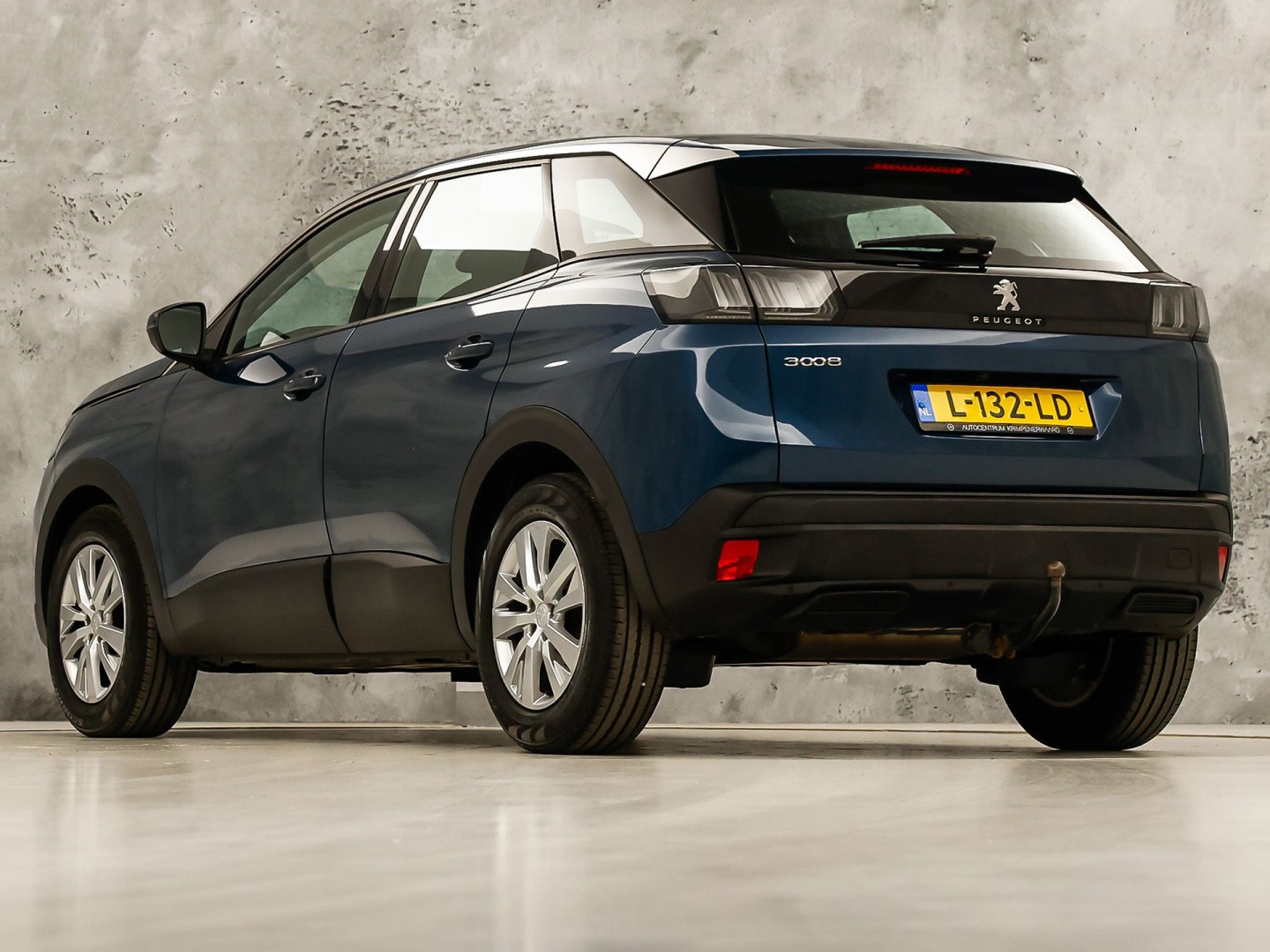 Peugeot 3008 1.2 PureTech Premium Automaat (APPLE CARPLAY, NAP, GROOT NAVI, 360 CAMERA, TREKHAAK, SPORTSTOELEN, LANE ASSIST, CRUISE, NIEUWSTAAT)