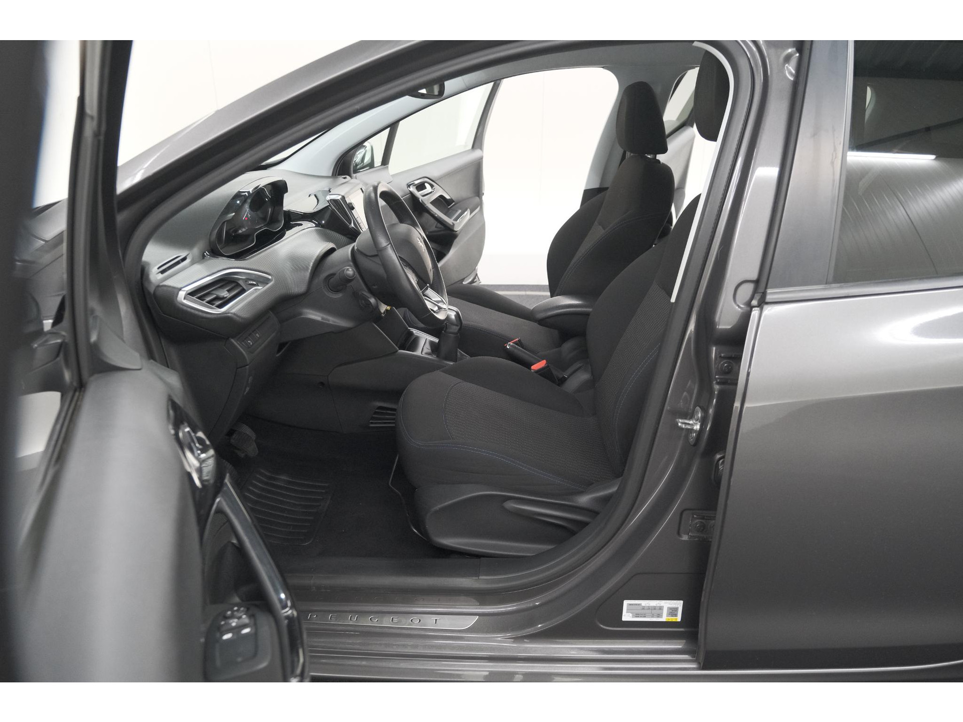 Peugeot 208 PureTech 82 Signature | Parkeersensoren | Apple Carplay | Navigatie