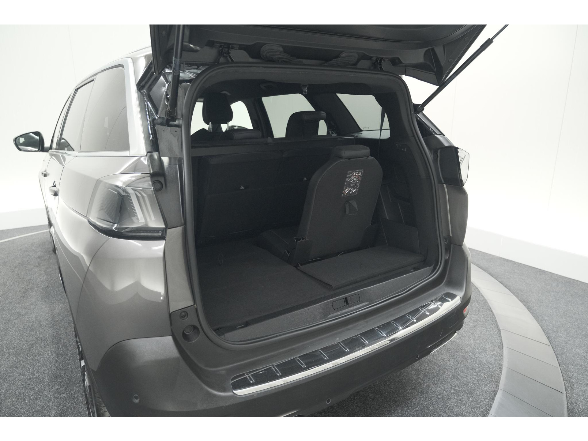 Peugeot 5008 PureTech 130 GT | Camera | Adaptieve Cruise Control | Dodehoekdetectie | Navigatie