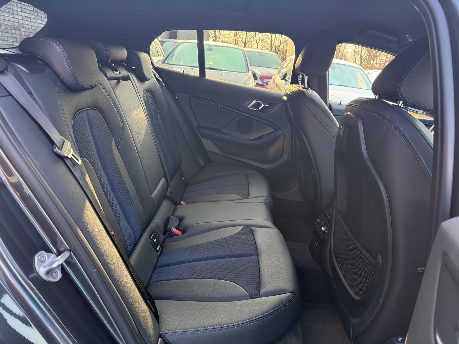 BMW 1-serie 116d Executive | 1E EIGENAAR | 3/6/12MND GARANTIE | AUTOMAAT | LED | CARPLAY | SFEERVERLICHTING | CRUISE | AIRCO |
