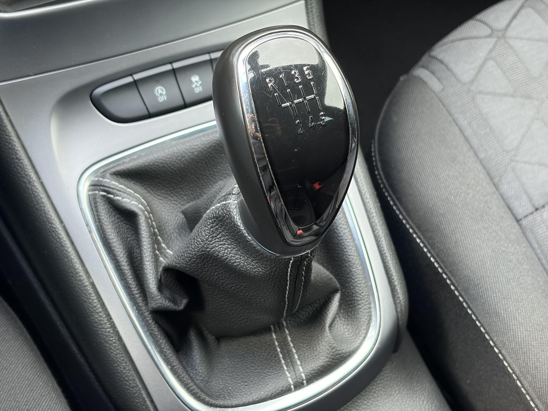 Opel Astra Sports Tourer 1.4 Turbo 120 Jaar Edition ✓150pk✓Carplay✓Navi✓Trekhaak✓Pdc V+A✓Clima✓Cruise✓6 Bak✓Lm velgen✓N.A.P✓Apk tot 02-2028
