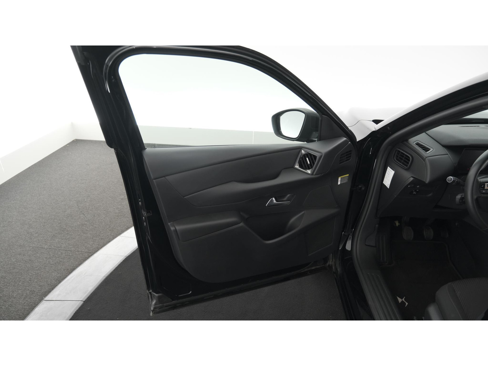 DS 3 Crossback PureTech 100 Montmartre | Parkeersensoren | Apple Carplay | Allseason Banden | Navigatie | Climate Control