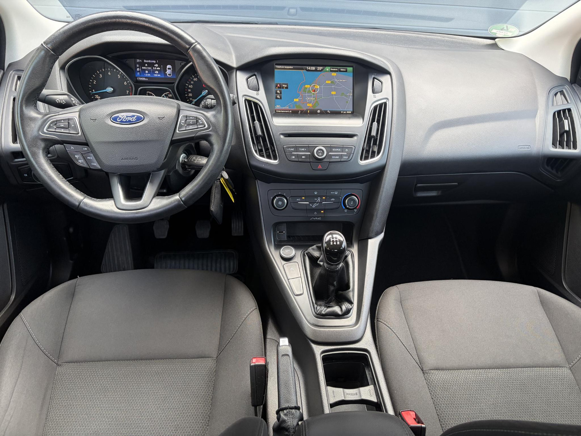 Ford Focus 1.0 Trend Edition Dealer Onderhouden,Trekhaak,Navi,Airco,Cruise,2e Eigenaar,N.A.P,102pk,Apk tot 09-2027