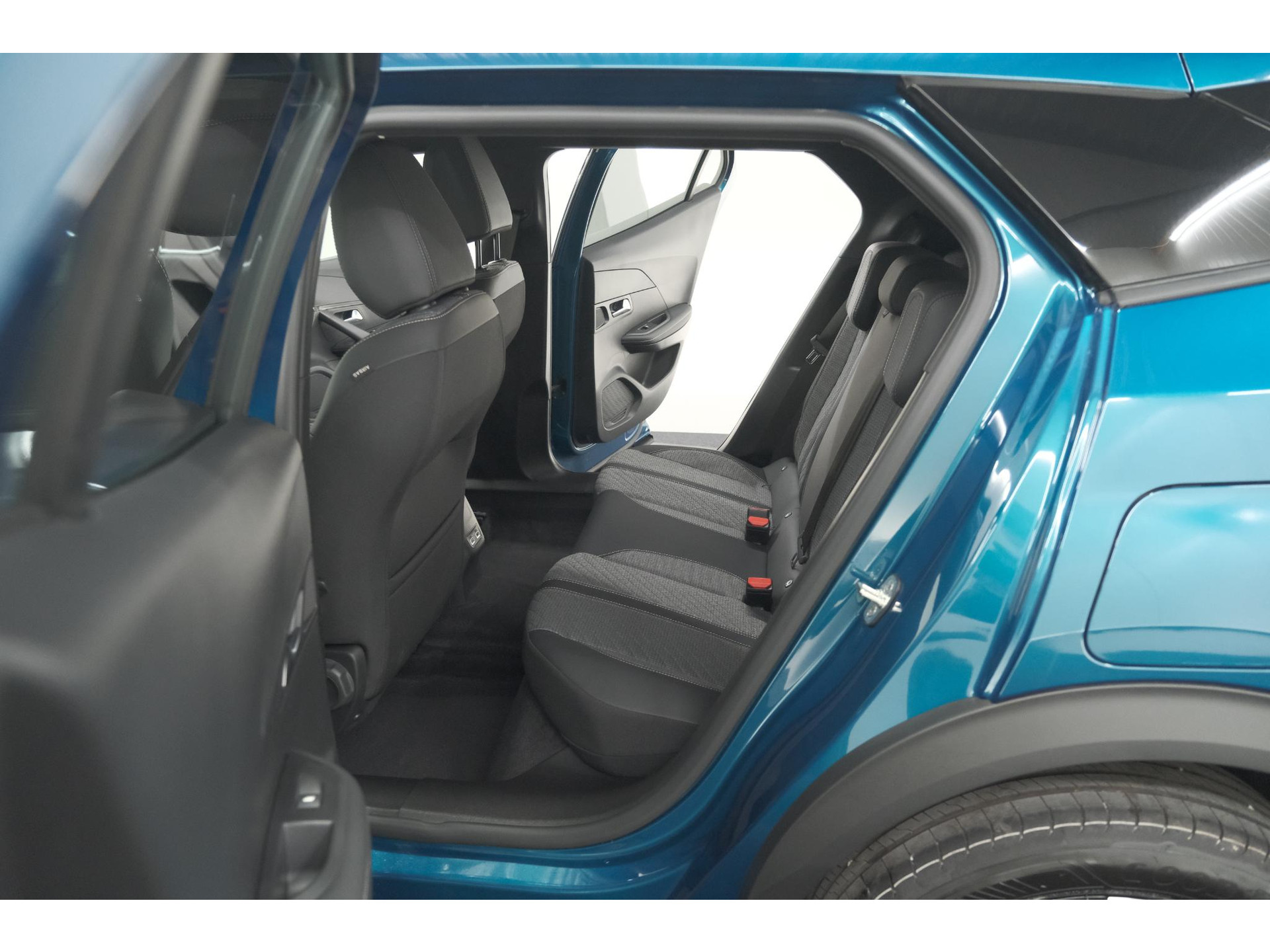 Peugeot 2008 1.2 Hybrid 145 Allure | 360 Camera | Adaptieve Cruise Control | Dodehoekdetectie