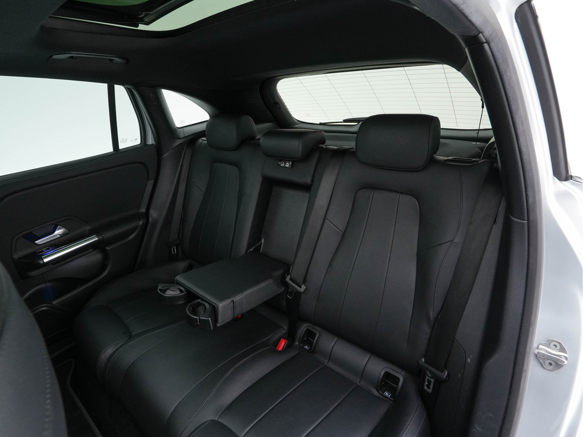 Mercedes-Benz EQA 250 Business Solution Luxury 67 kWh [ 3-Fase ] (SOH-94%) (INCL-BTW) *PANO | LEATHER | WIDESCREEN-COCKPIT | FULL-LED | BLINDSPOT | AMBIENT-LIGHT | CAMERA | NAVI-FULLMAP | DAB+ | COMFORT-SEATS | ECC | SHIFTPADDLES | CRUISE | HEATED-SEATS |