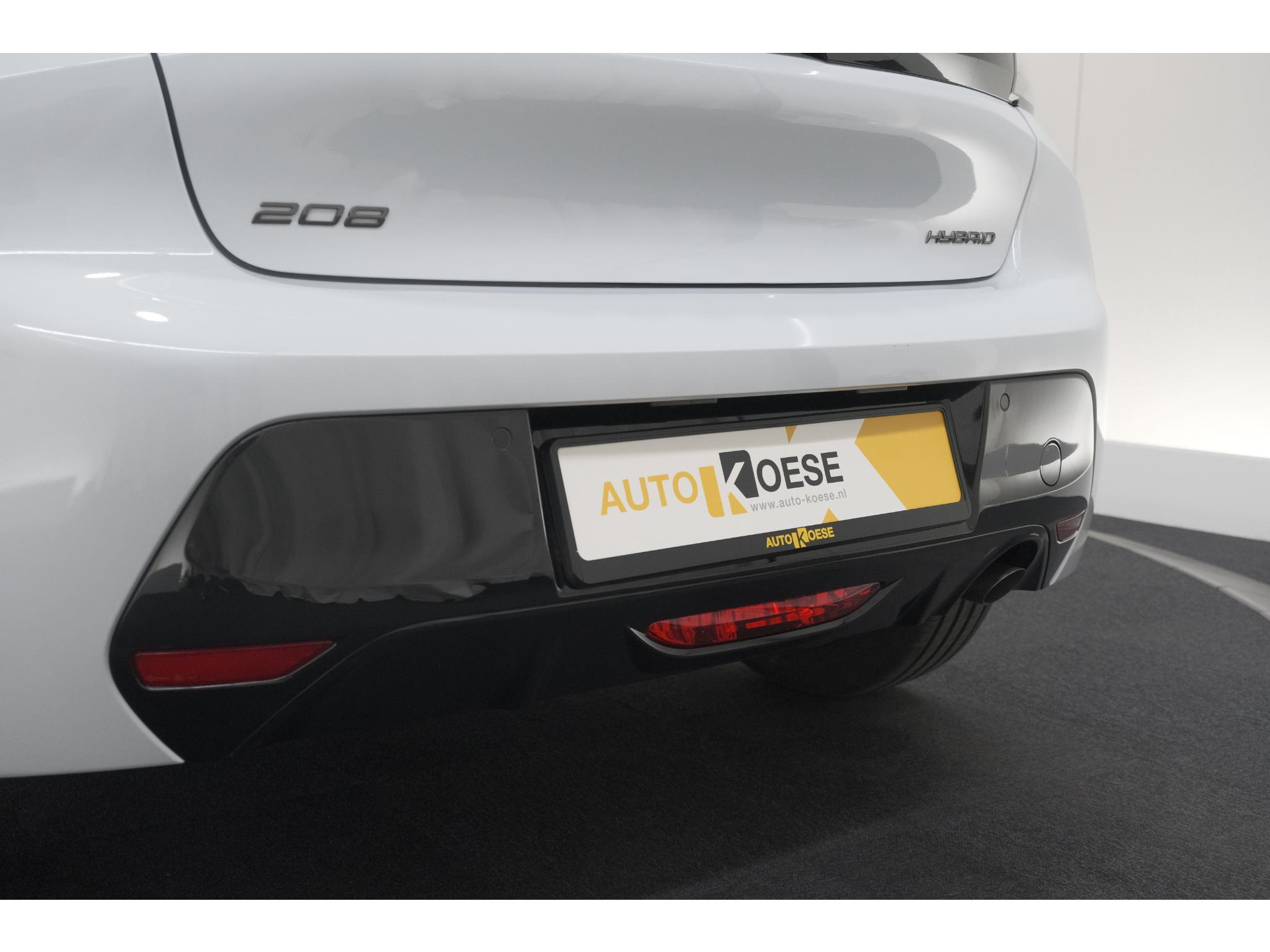 Peugeot 208 1.2 Hybrid 110 e-DCS6 Allure | Climate Control | Apple Carplay | Parkeersensoren