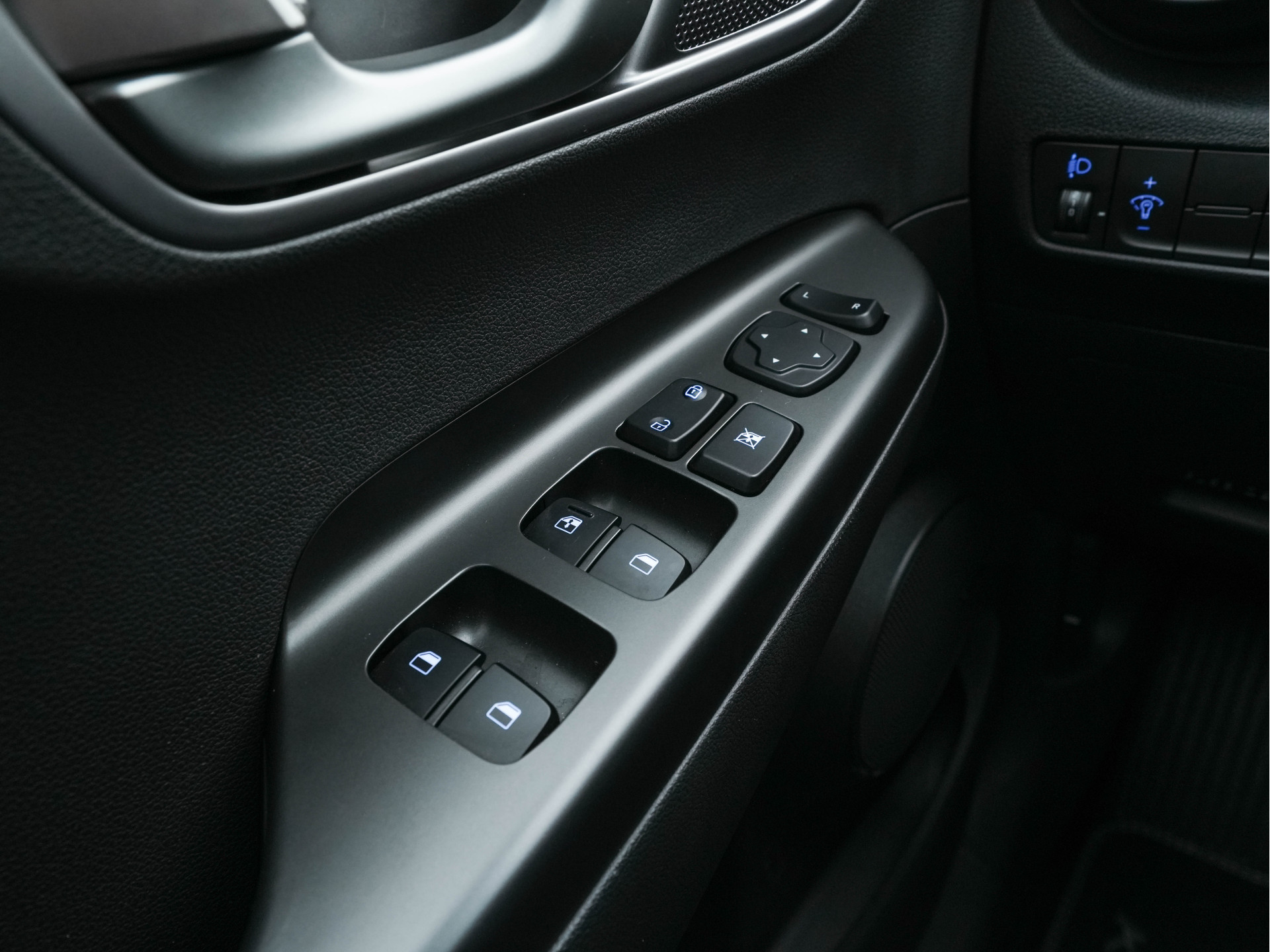 Hyundai Kona EV Comfort 39 kWh {SOH-100%} (INCL-BTW) Aut. *HEAT-PUMP | NAVI-FULLMAP  | KEYLESS | KRELL-AUDIO | CAMERA | DAB | ECC | PDC | ADAPTIVE-CRUISE | LANE-ASSIST | HEATED-COMFORTSEATS | CCS-FASTLOADER | LANE-ASSIST | ...