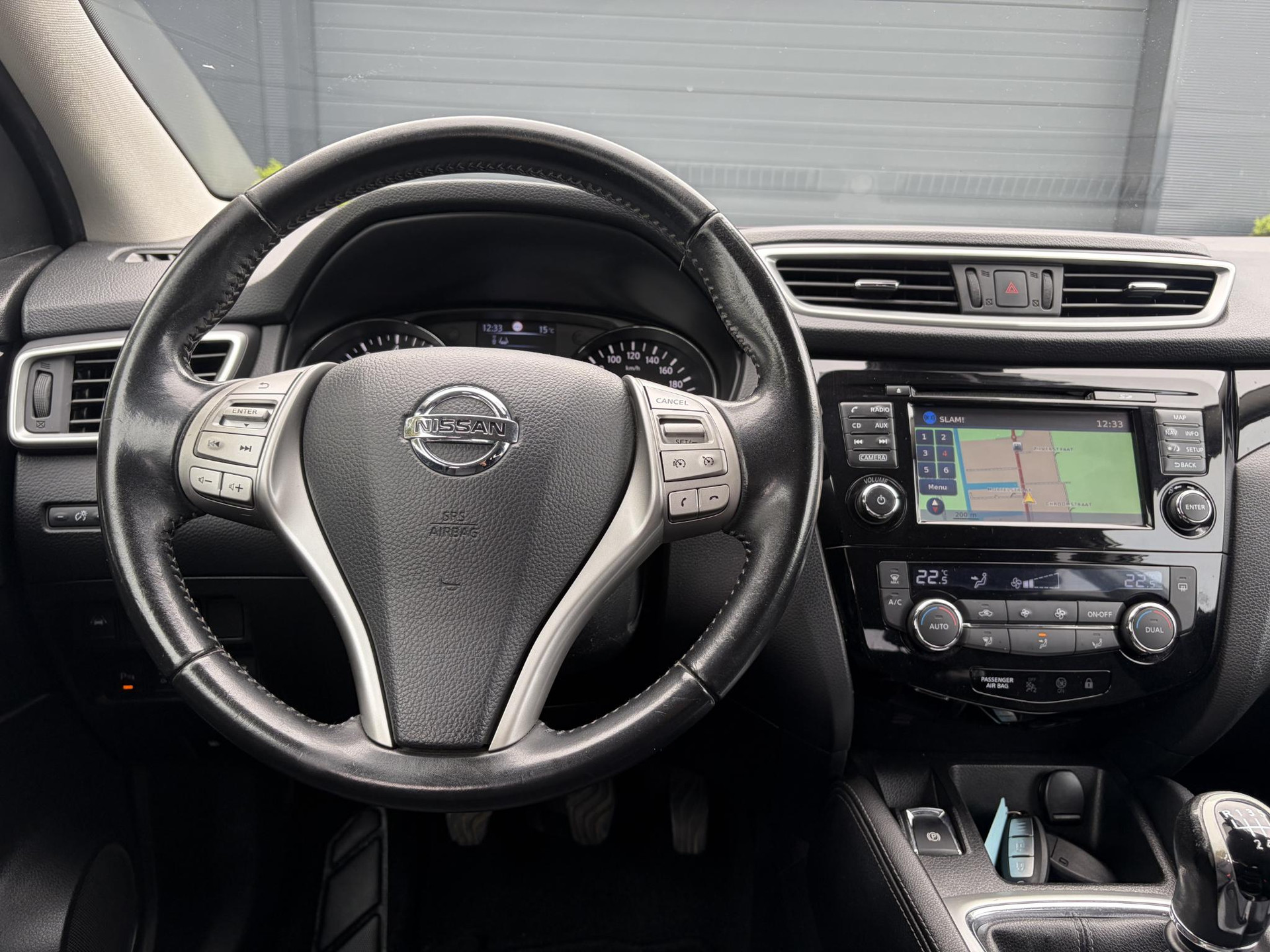 Nissan Qashqai 1.2 N-Connecta ✓Net beurt gehad✓360° Camera✓Navi✓Trekhaak✓Pano✓Pdc V+A✓Keyless✓18'Lm velgen✓Clima✓Cruise✓Rijstrooksensor✓116pk✓6 Bak✓N.A.P✓Apk tot 10-2027