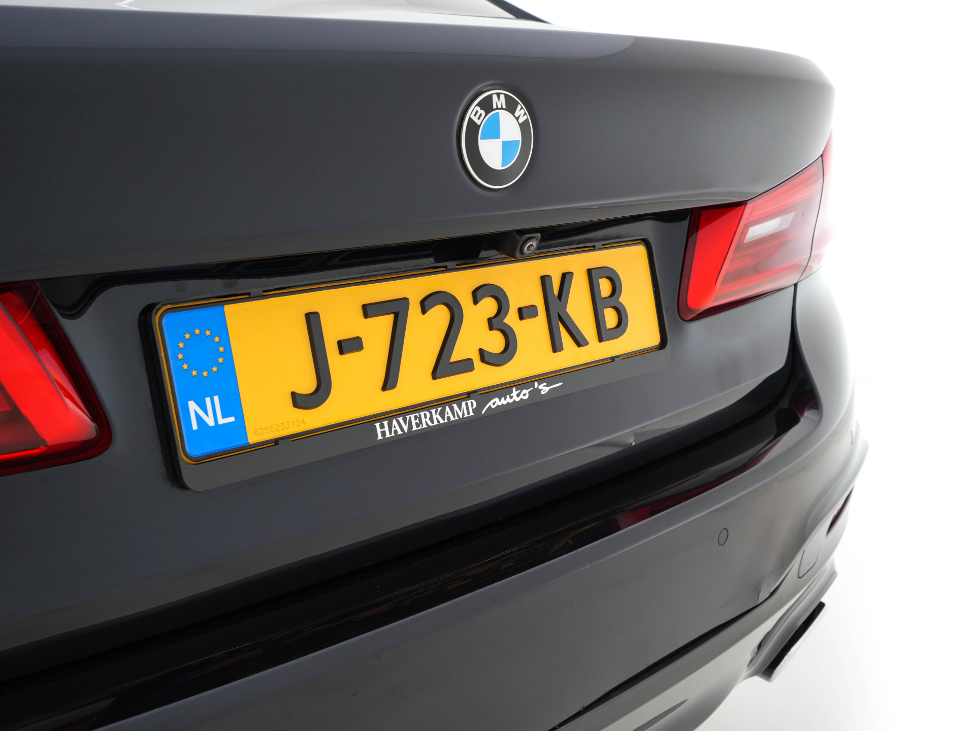BMW 5-serie 520d xDrive M-Sport-Pack High Executive (INCL-BTW) Aut. *PANO | LUXURY-LEATHER | FULL-LED | HEAD-UP | DIGI-COCKPIT | NAVI-FULLMAP | TOP-VIEW | MEMORY-PACK | ECC | AMBIENT-LIGHT | PDC | CRUISE | SHIFT-PADDLES | TOWBAR  | 20''ALU*