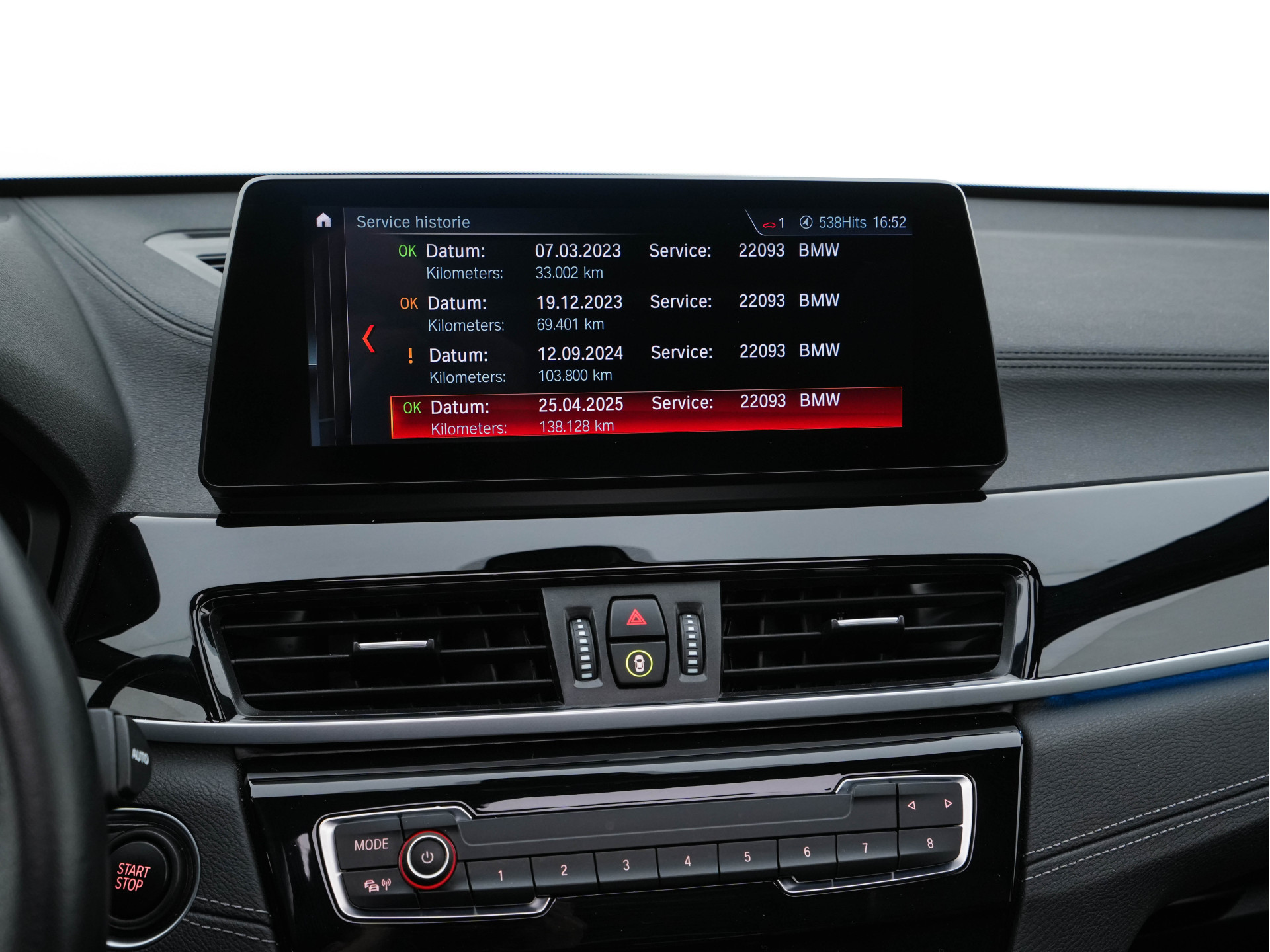 BMW X1 xDrive25e Sportline Business Edition Plus (Plug-In) (INCL-BTW) Aut. *PANO | LEATHER | FULL-LED | HEATED-SPORTSEATS | HIFI-SYSTEM | CAMERA | PRIVACYGLASS | NAVI-FULLMAP | ECC | HEAD-UP | PDC | KEYLESS | DAB | CRUISE | TOWBAR | AMBIENTLIGHT | 18