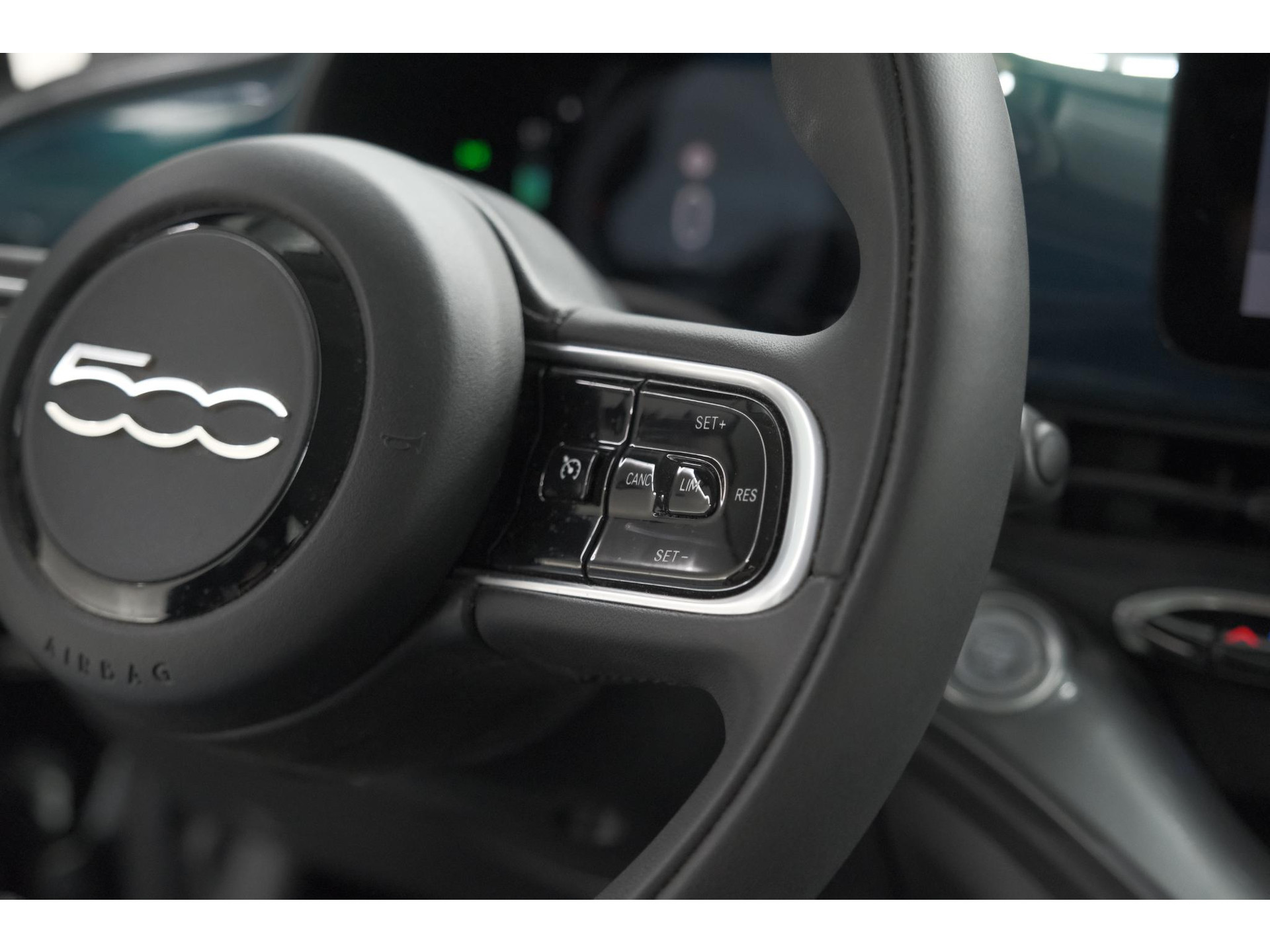 Fiat 500 Urban 42 kWh | 96,9% SOH | 3 Fase Laadfunctie | Camera | Apple Carplay | Parkeersensoren