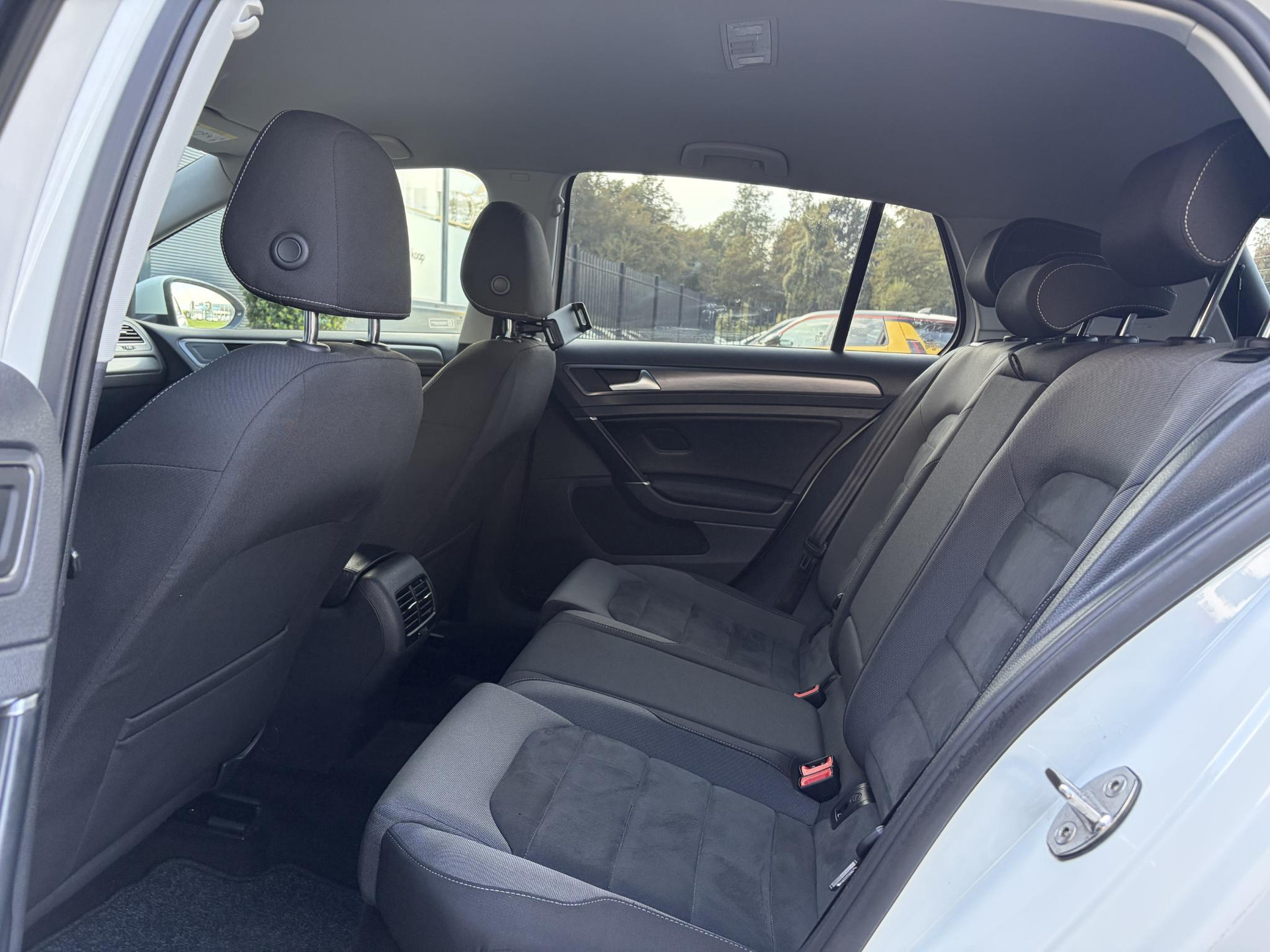 Volkswagen e-Golf ✓SOH 84,55%✓Carplay✓Navi✓LED✓Clima✓Cruise✓Pdc V+A✓Lm velgen✓N.A.P✓Apk tot 07-2027