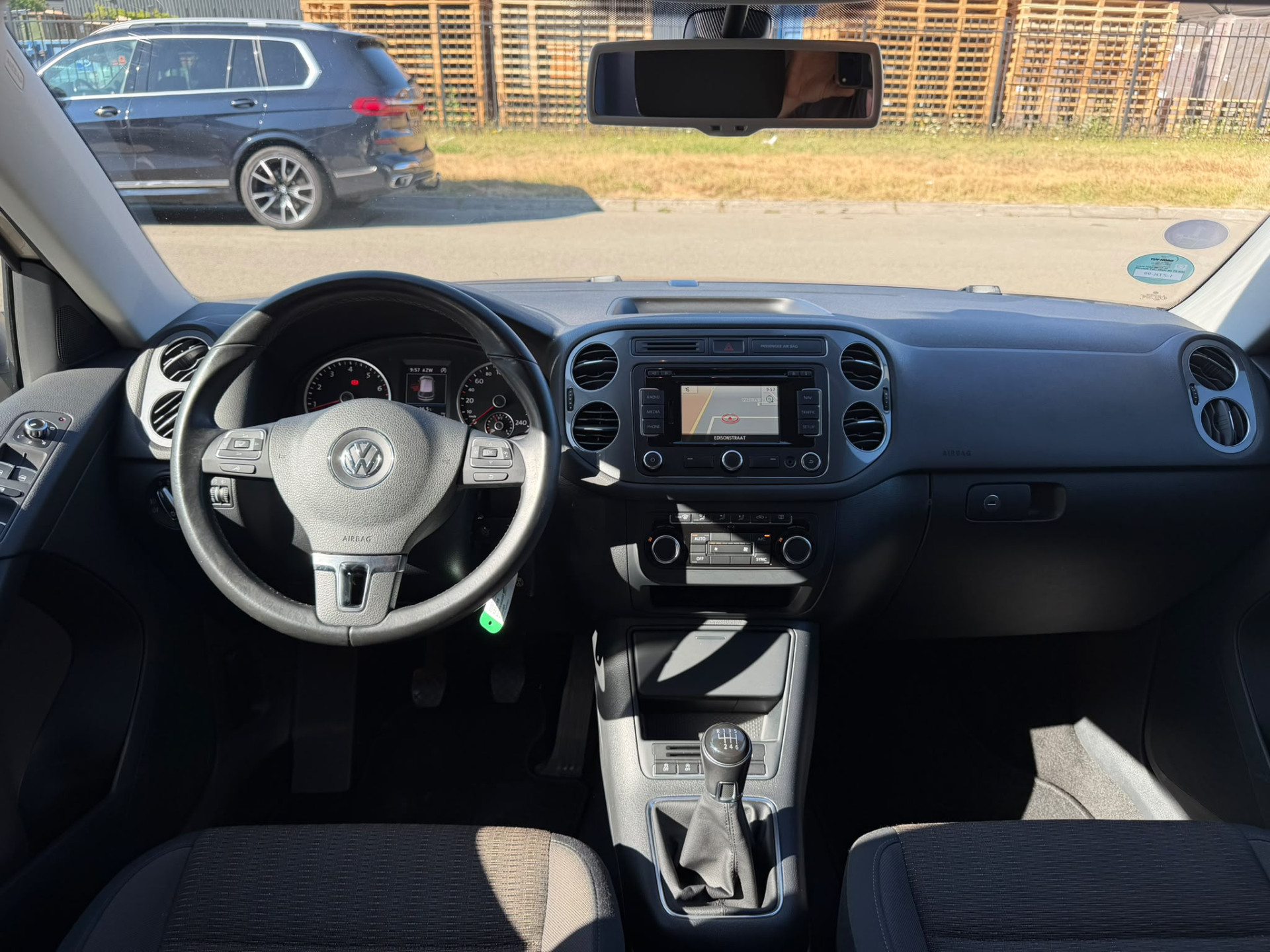 Volkswagen Tiguan 1.4 TSI Sport&Style | 1E EIGENAAR |3/6/12 MND GARANTIE | NAVI | PDC | TREKHAAK | NL AUTO |