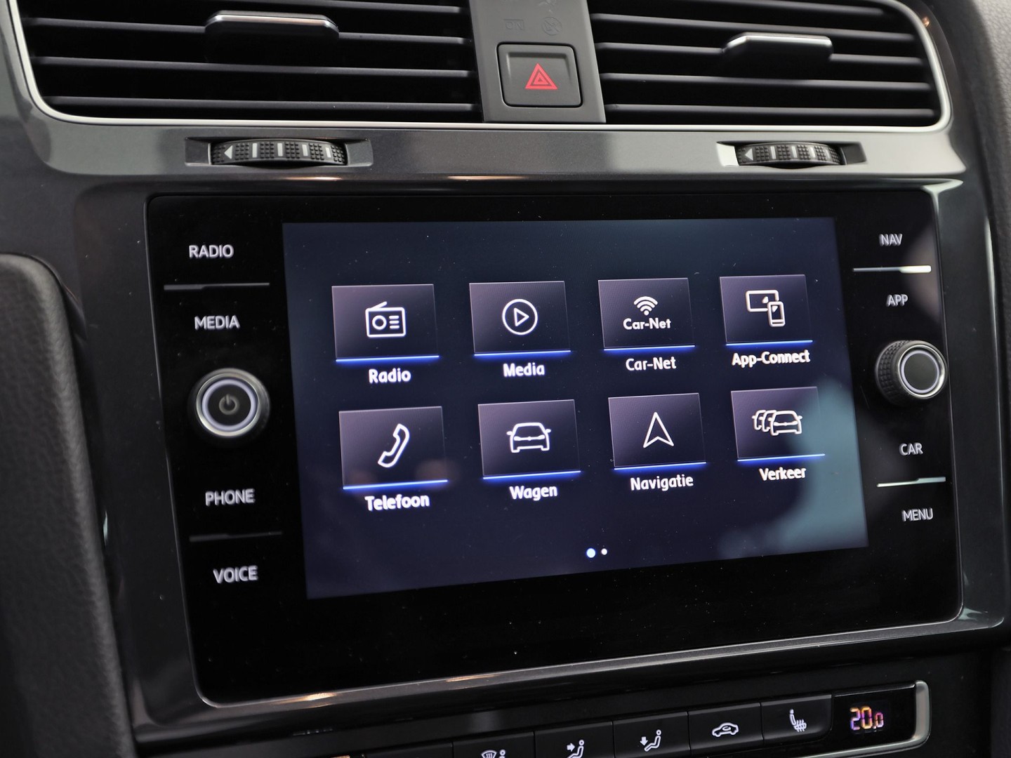 Volkswagen Golf 1.5 TSI Sportline (APPLE CARPLAY, GROOT NAVI, CLIMATE, STOELVERWARMING, SPORTSTOELEN, LED KOPLAMPEN, PARKEERSENSOREN, ADAPTIVE CRUISE, NIEUWSTAAT)
