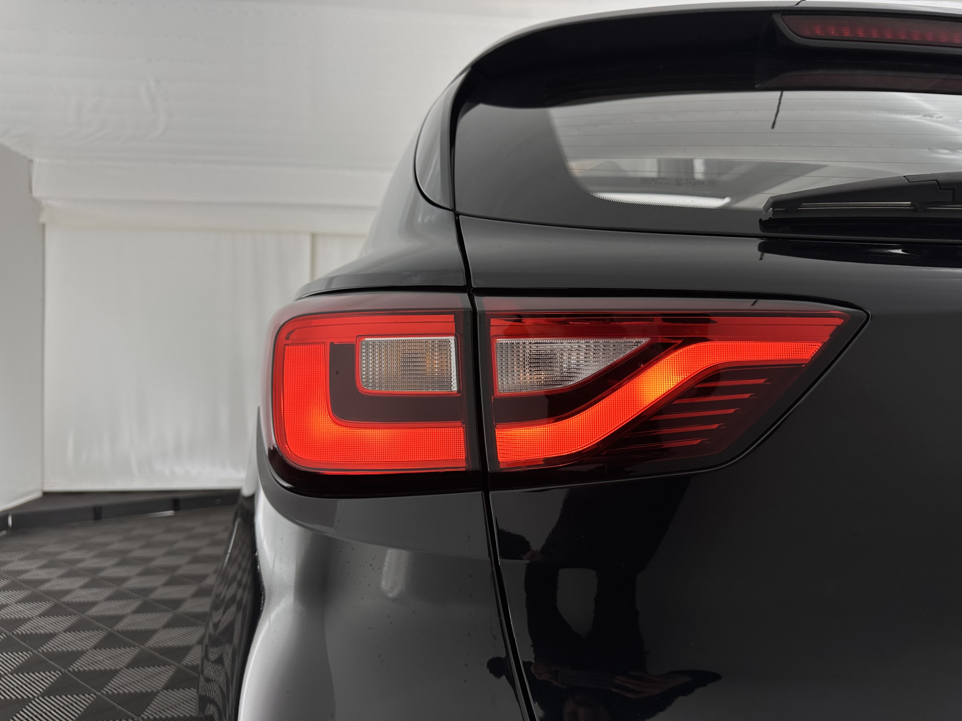 MG ZS EV Luxury 45 kWh {SOH-90%} (INCL-BTW) Aut. *PANO | LEATHER | CCS-FASTLOADER | KEYLESS | NAVI-FULLMAP | ADAPTIVE-CRUISE | CAMERA | HEATED-SPORTSEATS | CARPLAY | BLINDSPOT | DAB | LANE-ASSIST | 17''ALU*