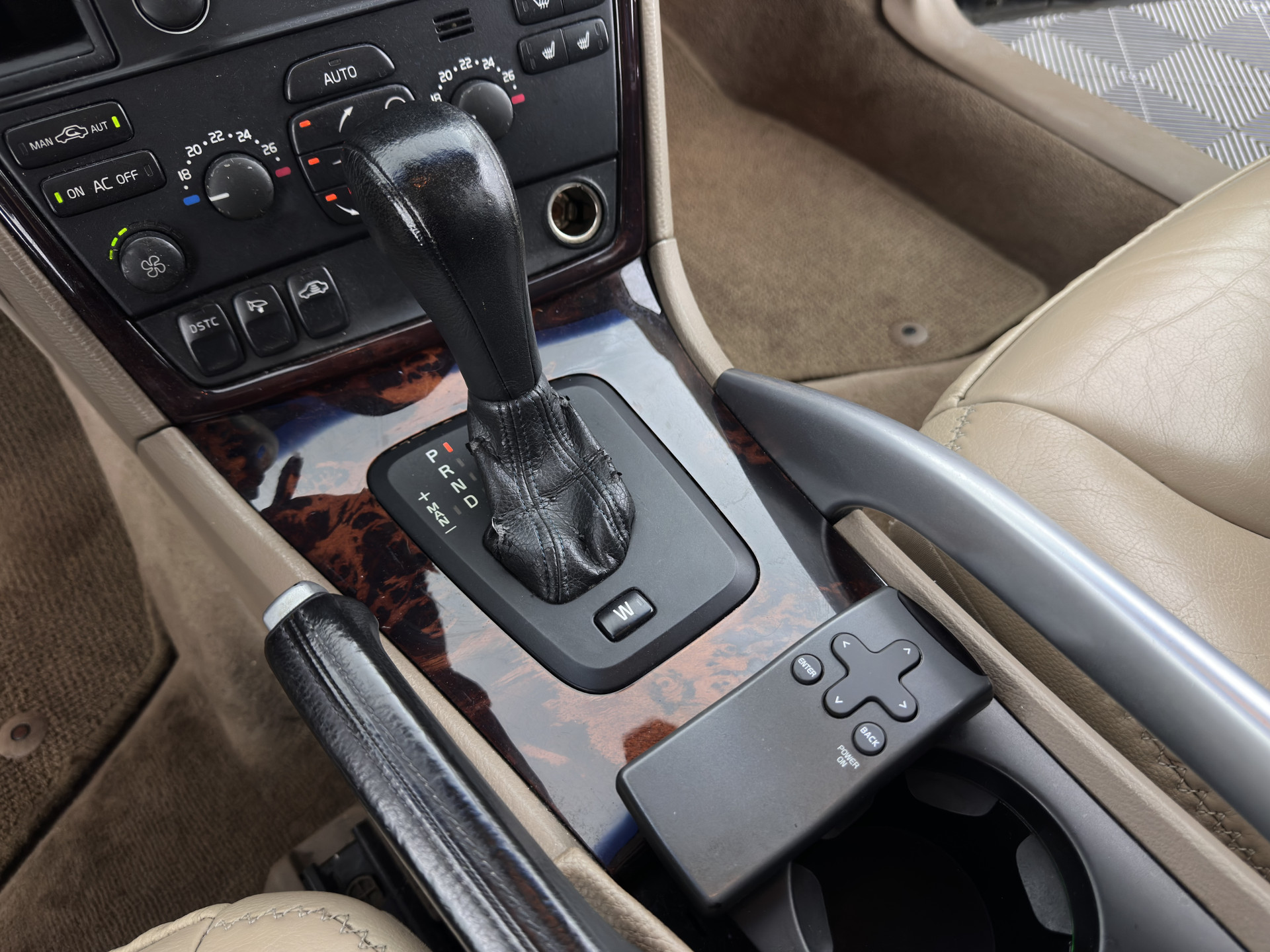 Volvo XC70 2.4D Summum AWD Aut. *LEATHER | ECC | HEATED-COMFORTSEATS | CRUISE | NAVIGATION | TOWBAR | 16''ALU *