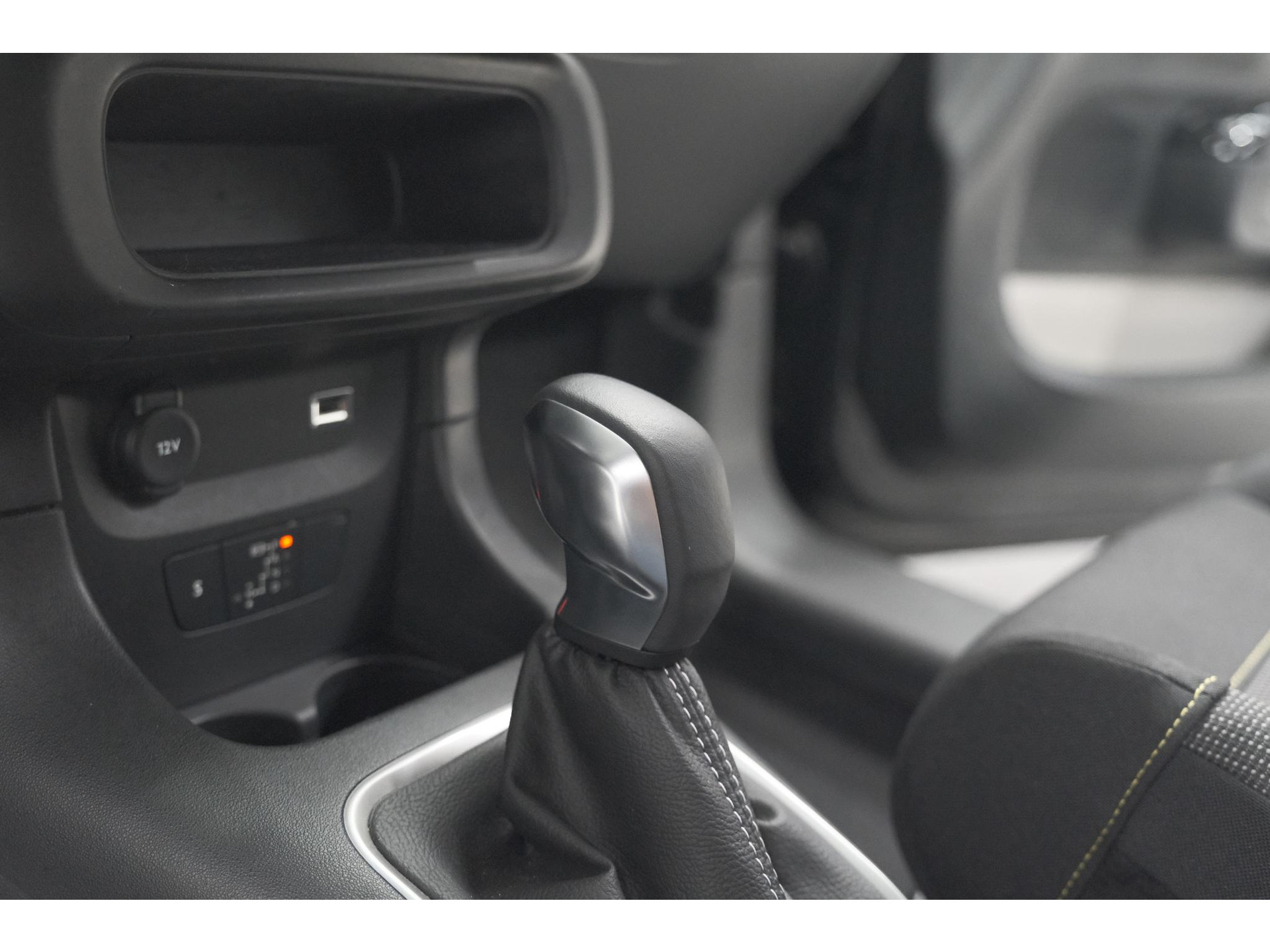 Citroen C3 PureTech 110 EAT6 Max | Apple Carplay | Parkeersensoren | Climate Control | 16 Inch Lichtmetalen Velgen