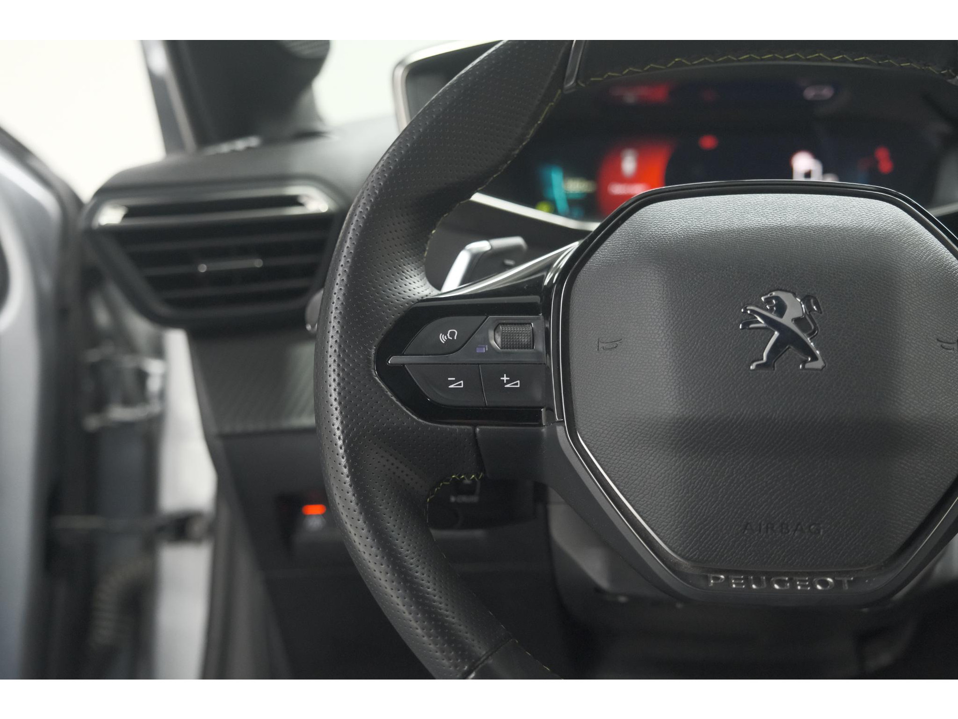 Peugeot 208 PureTech 131 EAT8 GT | Camera | Dodehoekdetectie | Navigatie | Carplay