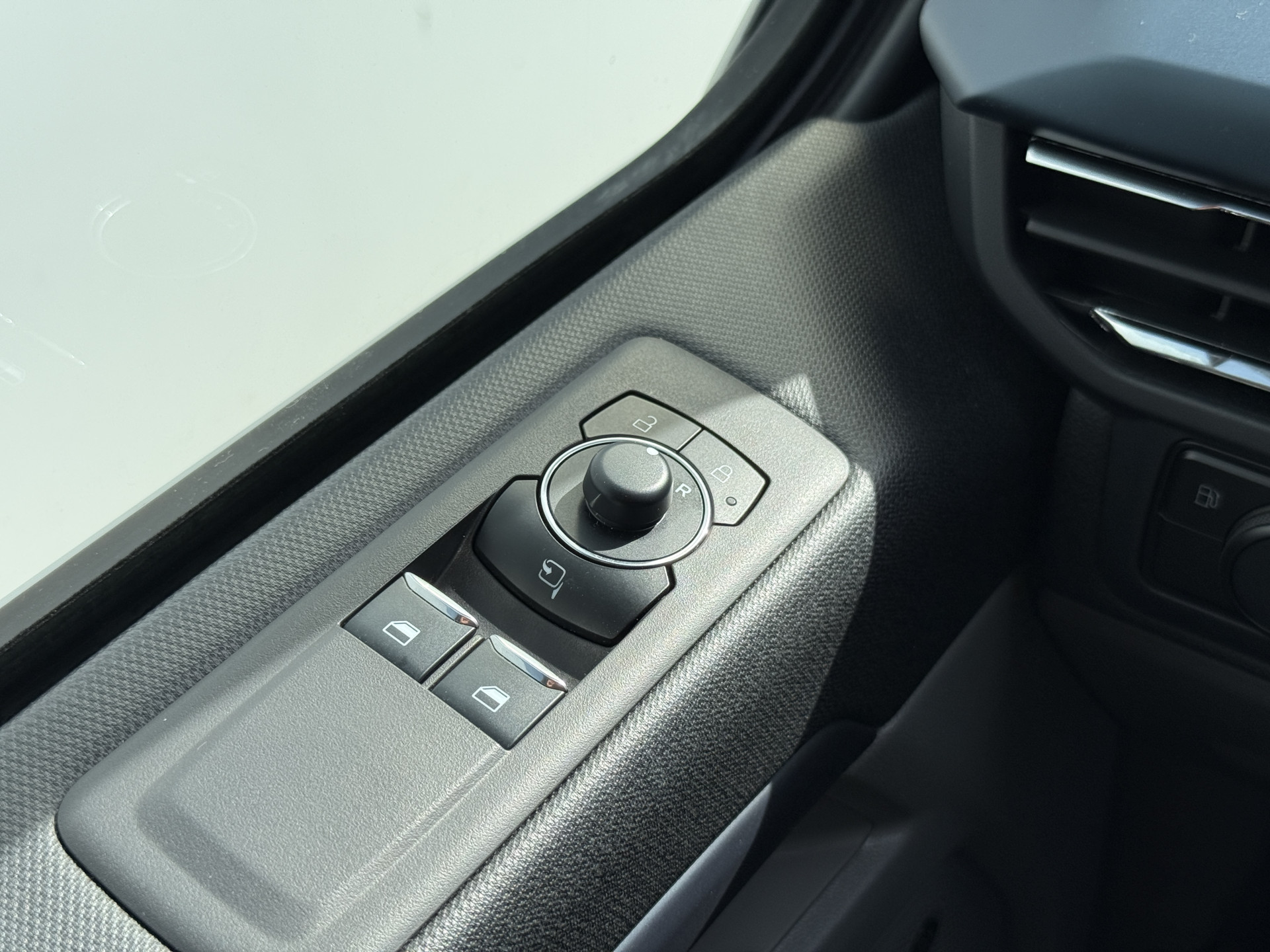 Ford Tourneo Custom 233PK PHEV Prijs Incl. BPM Excl. BTW Automaat 8-Personen Automaat LED B&O Audio Lichtmetalen Velgen PDC Carplay Camera Parkeersensoren Cruise Control