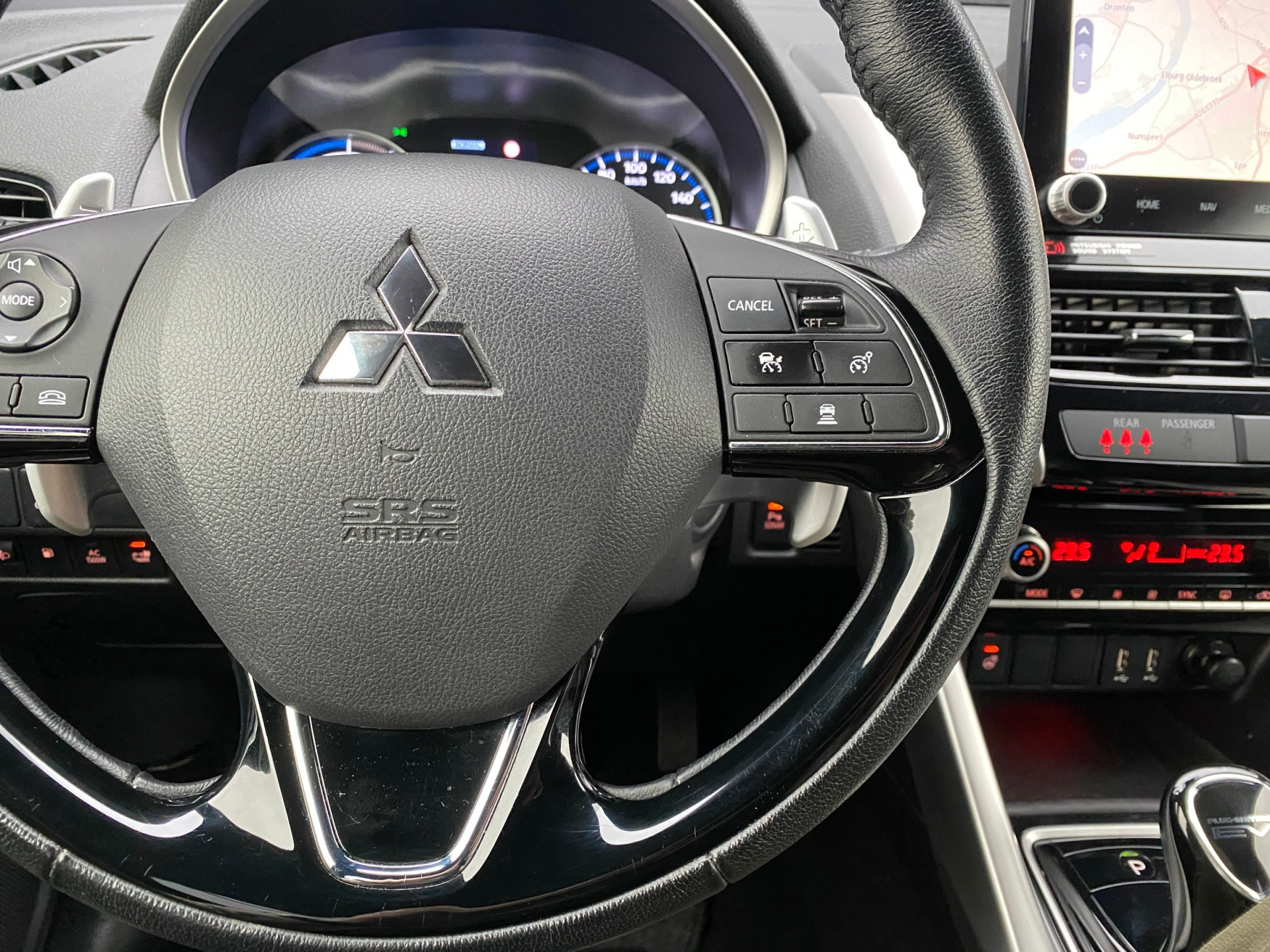 Mitsubishi Eclipse Cross 2.4 PHEV Instyle 4WD 188 pk AUT. | 1e eigenaar | navigatie | stoel-stuurverwarming | leder/alcantara interieur
