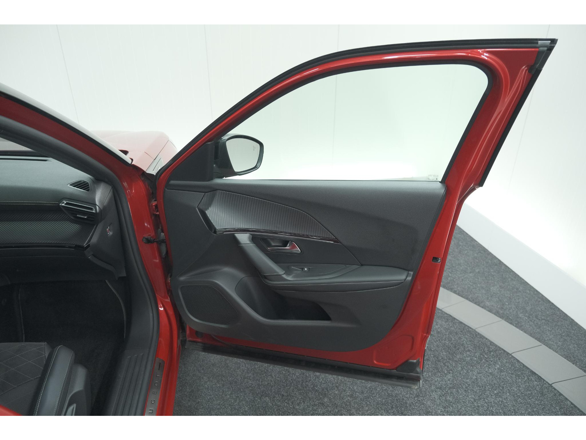 Peugeot 2008 PureTech 130 GT Pack | Panoramadak | Camera | Adaptieve Cruise Control | Stoelverwarming
