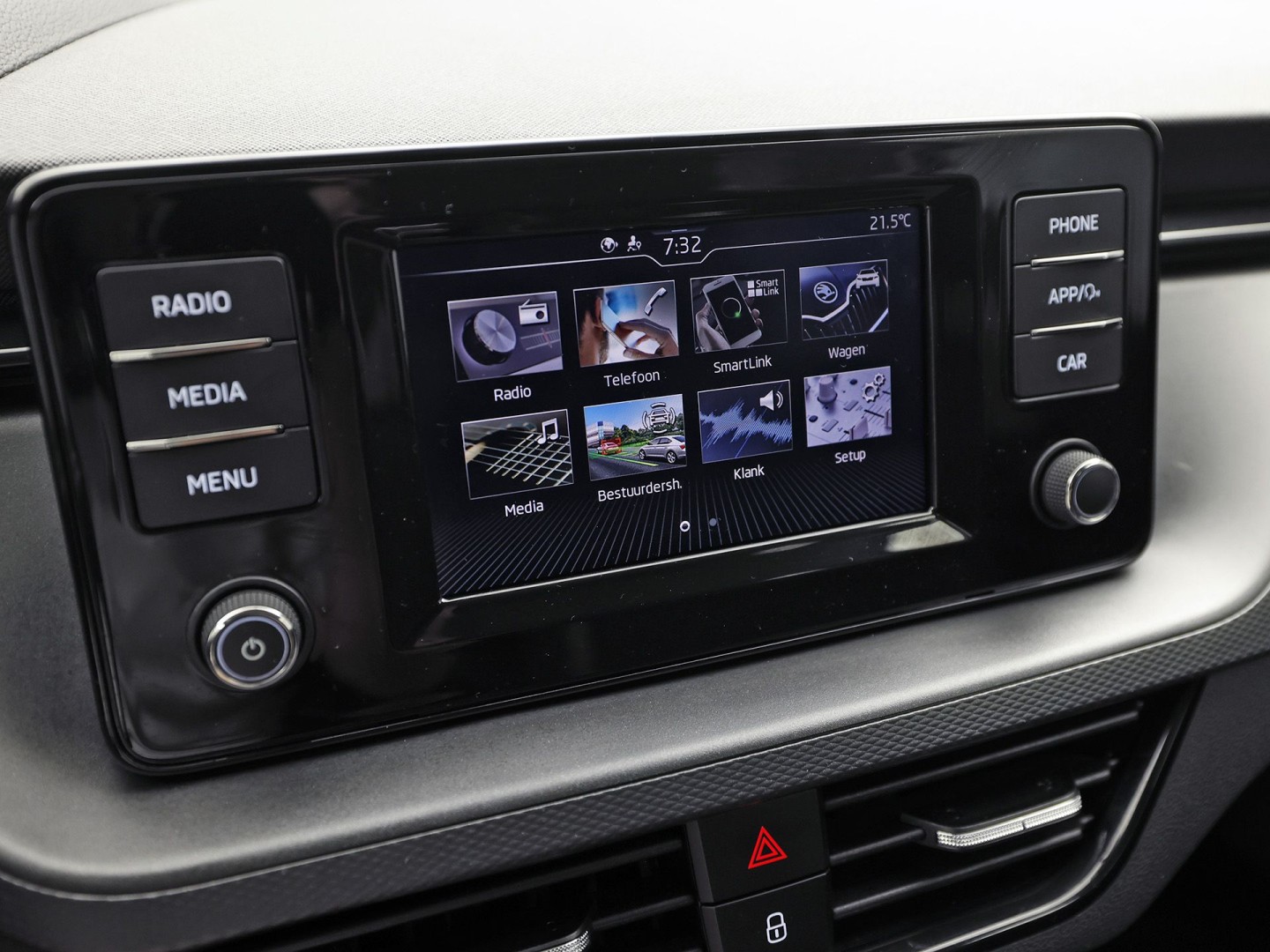 Škoda Scala 1.0 TSI Sport (CRUISE, GETINT GLAS, SPORTSTOELEN, LED KOPLAMPEN, ELEK PAKKET, NIEUWE APK, NIEUWSTAAT)