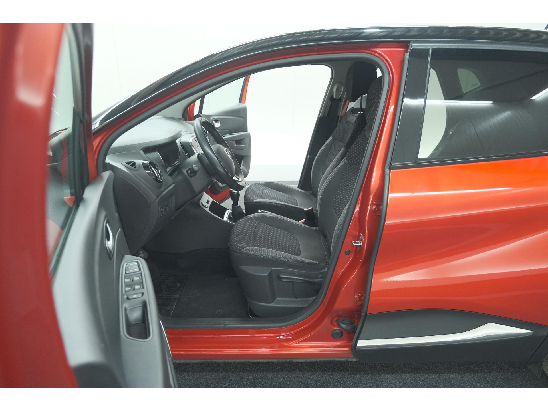 Renault Captur TCe 90 Intens | Trekhaak | Camera | Dodehoekdetectie | Navigatie