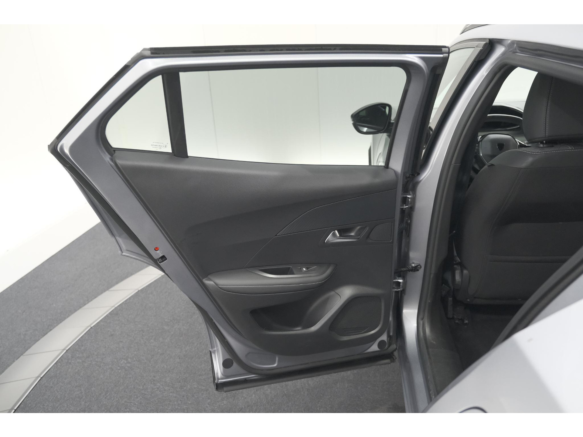 Peugeot 2008 PureTech 100 Allure | Apple Carplay | Parkeersensoren | Climate control