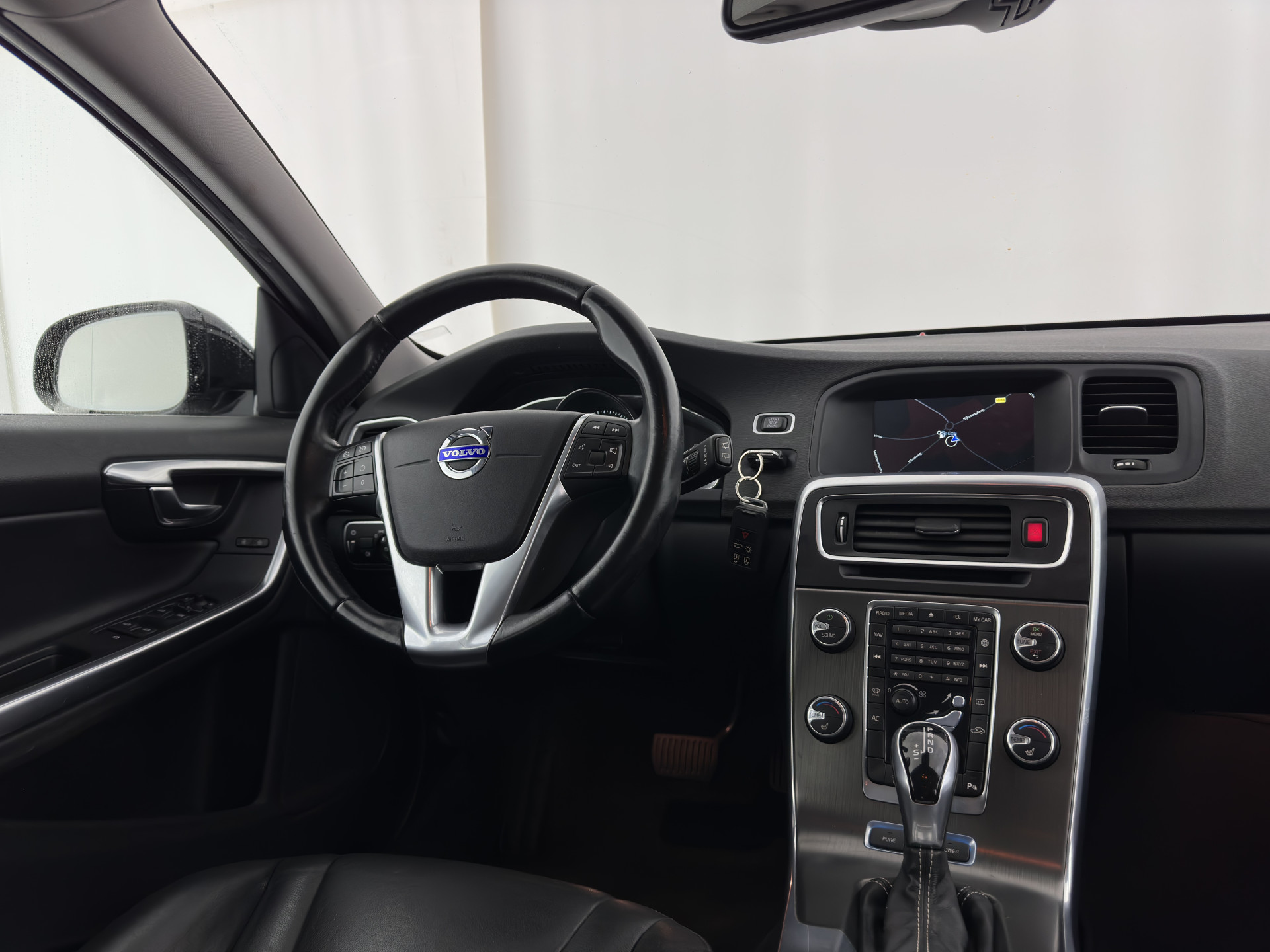 Volvo V60 2.4 D6 AWD Plug-In Hybrid Summum ( Plug-In ) Aut. * LEATHER | PREMIUM-SOUND-AUDIO | NAVI-FULLMAP | BI-XENON |  MEMORY-PACK | CRUISE | HEATED-SPORTSEATS | TOWBAR | 17"ALU*