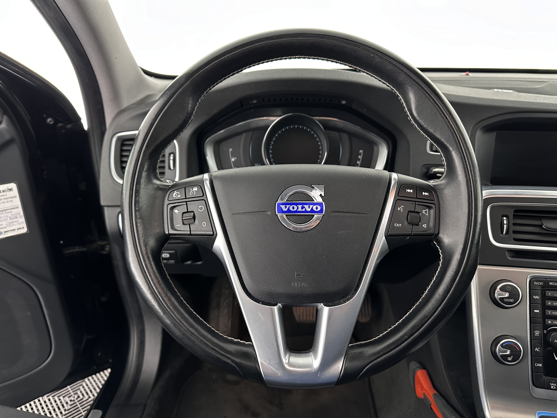 Volvo V60 2.4 D6 AWD Hybrid Summum ( Plug-In) Aut. *PANO | BI-XENON | LEATHER | PREMIUM-SOUND-AUDIO | NAVI-FULLMAP | MEMORY-PACK | ADAPTIVE-CRUISE | CAMERA | HEATED-SPORTSEATS | TOWBAR | BLINDSPOT | 18"ALU*